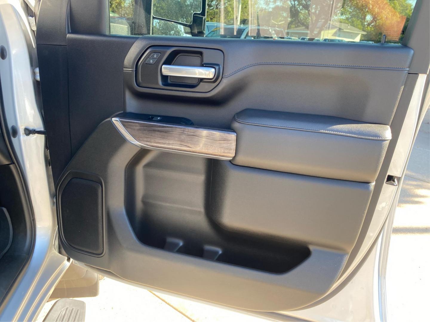 2023 SILVER CHEVROLET SILVERADO 2500 HEAVY DUTY LTZ (2GC1YPEY5P1) with an 6.6L engine, Automatic transmission, located at 908 SE 14th Street, Des Moines, IA, 50317, (515) 281-0330, 41.580303, -93.597046 - Photo#19