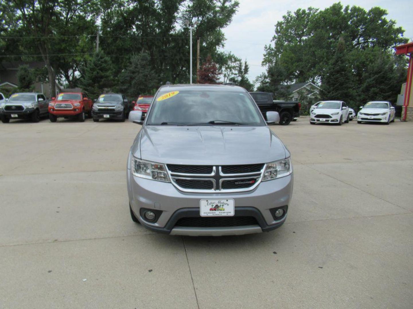 2019 SILVER DODGE JOURNEY SE (3C4PDCBB8KT) with an 2.4L engine, Automatic transmission, located at 908 SE 14th Street, Des Moines, IA, 50317, (515) 281-0330, 41.580303, -93.597046 - Photo#1