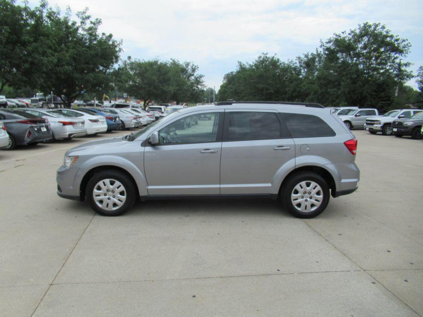 2019 SILVER DODGE JOURNEY SE (3C4PDCBB8KT) with an 2.4L engine, Automatic transmission, located at 908 SE 14th Street, Des Moines, IA, 50317, (515) 281-0330, 41.580303, -93.597046 - Photo#7