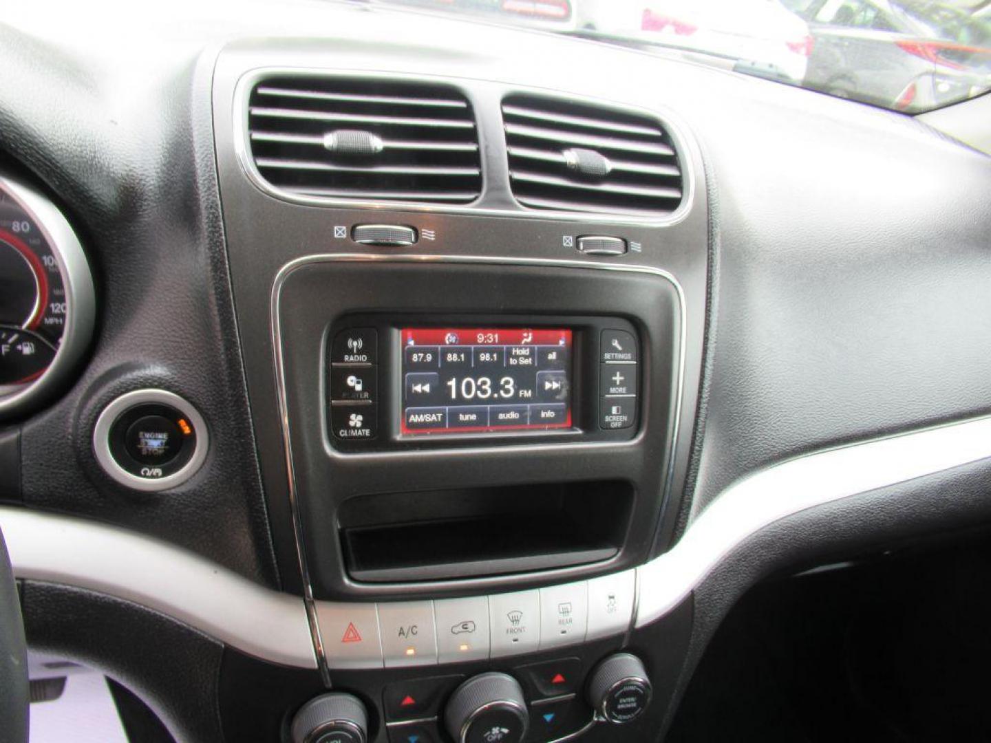 2019 SILVER DODGE JOURNEY SE (3C4PDCBB8KT) with an 2.4L engine, Automatic transmission, located at 908 SE 14th Street, Des Moines, IA, 50317, (515) 281-0330, 41.580303, -93.597046 - Photo#22