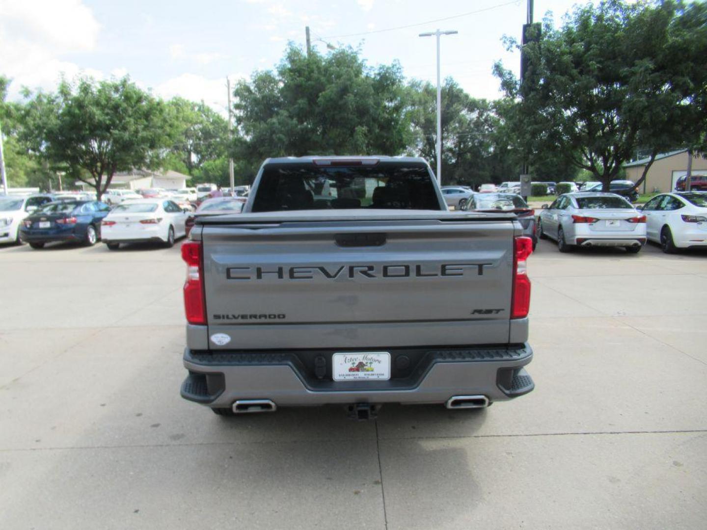 2021 GRAY CHEVROLET SILVERADO 1500 RST (3GCUYEET9MG) with an 3.0L engine, Automatic transmission, located at 908 SE 14th Street, Des Moines, IA, 50317, (515) 281-0330, 41.580303, -93.597046 - Photo#5