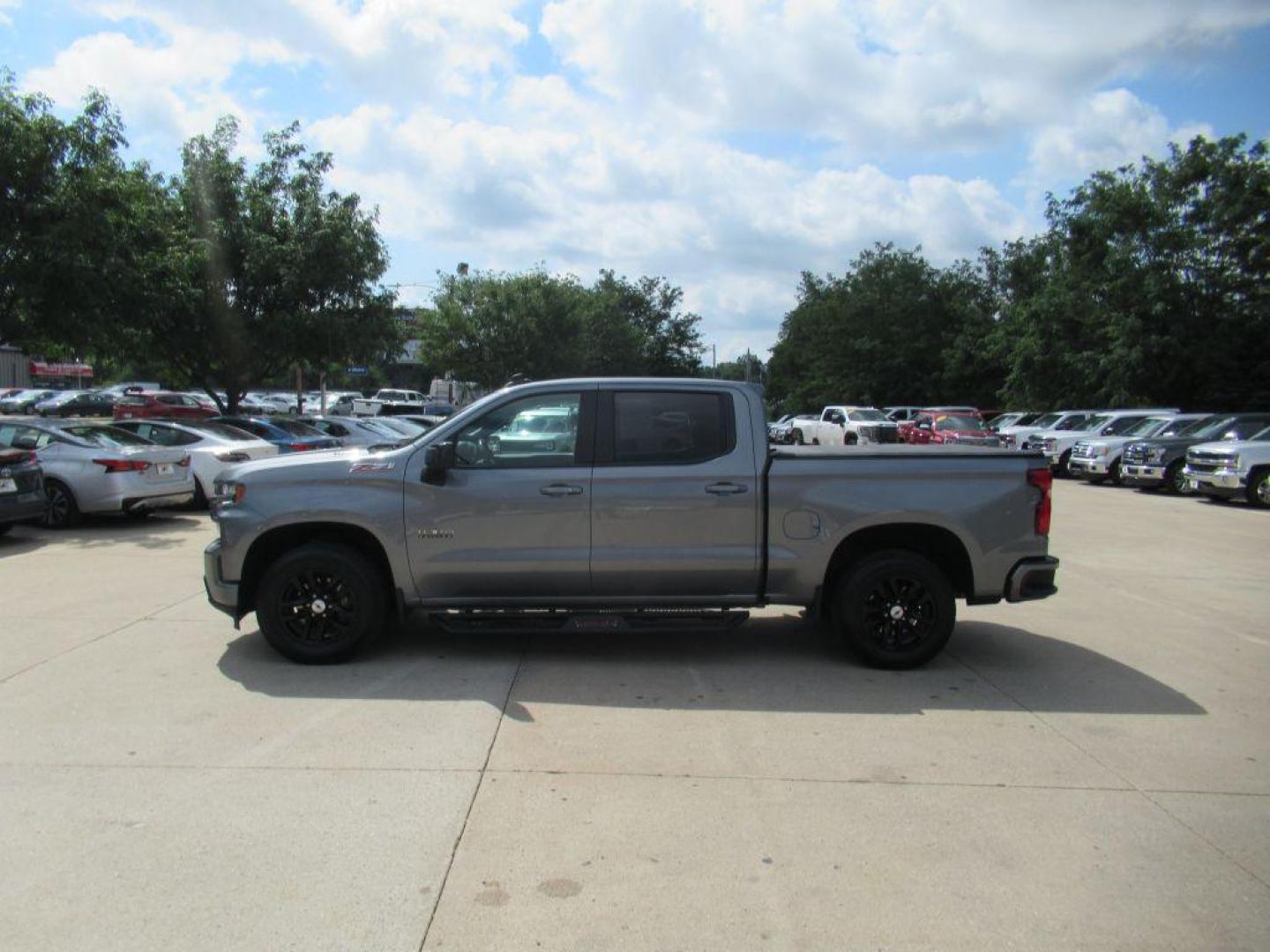 2021 GRAY CHEVROLET SILVERADO 1500 RST (3GCUYEET9MG) with an 3.0L engine, Automatic transmission, located at 908 SE 14th Street, Des Moines, IA, 50317, (515) 281-0330, 41.580303, -93.597046 - Photo#7