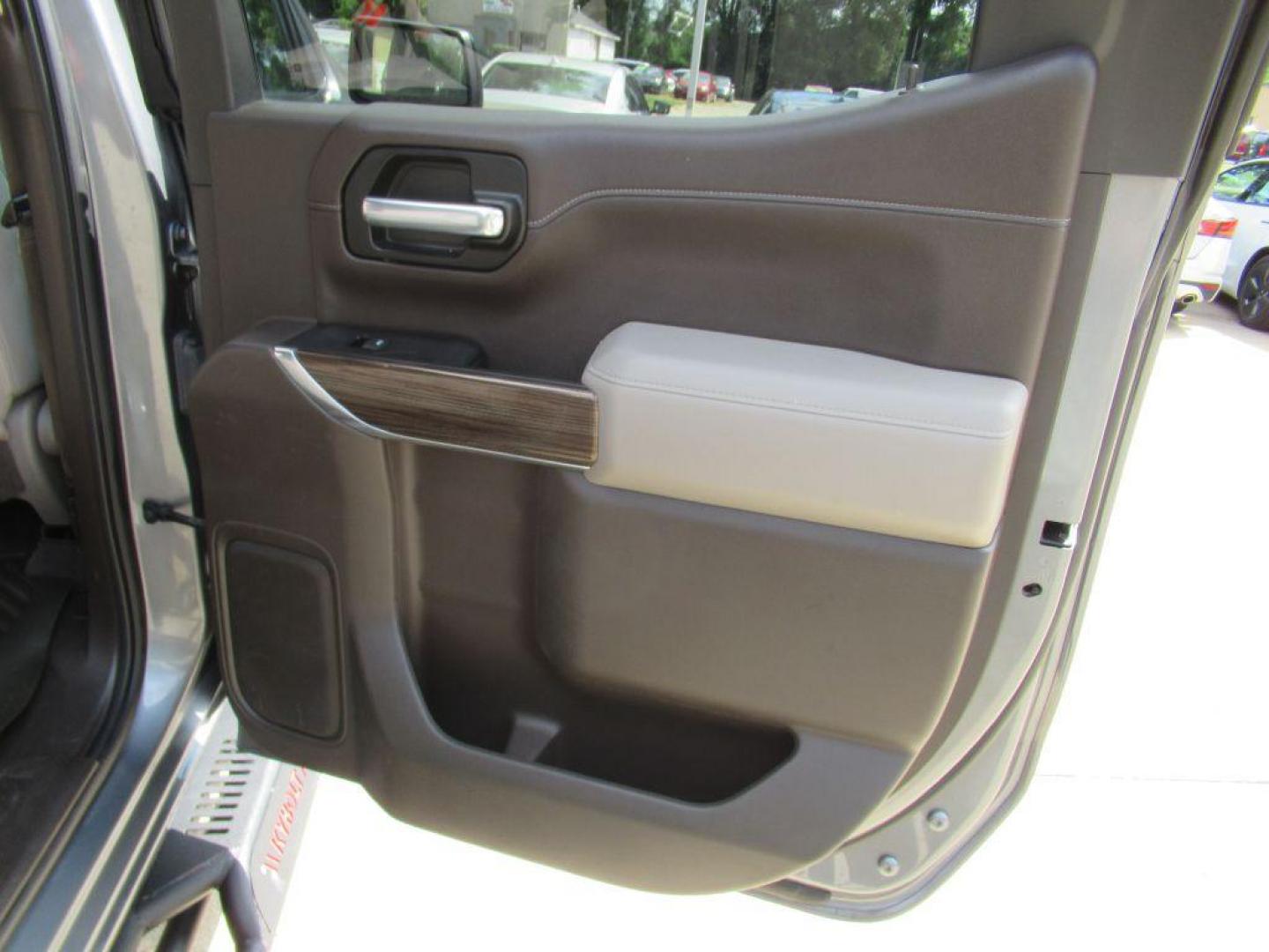 2021 GRAY CHEVROLET SILVERADO 1500 RST (3GCUYEET9MG) with an 3.0L engine, Automatic transmission, located at 908 SE 14th Street, Des Moines, IA, 50317, (515) 281-0330, 41.580303, -93.597046 - Photo#11
