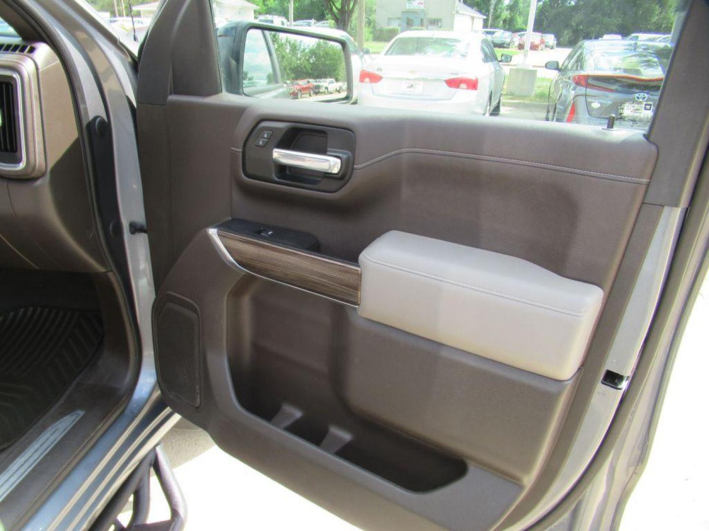 2021 GRAY CHEVROLET SILVERADO 1500 RST (3GCUYEET9MG) with an 3.0L engine, Automatic transmission, located at 908 SE 14th Street, Des Moines, IA, 50317, (515) 281-0330, 41.580303, -93.597046 - Photo#12