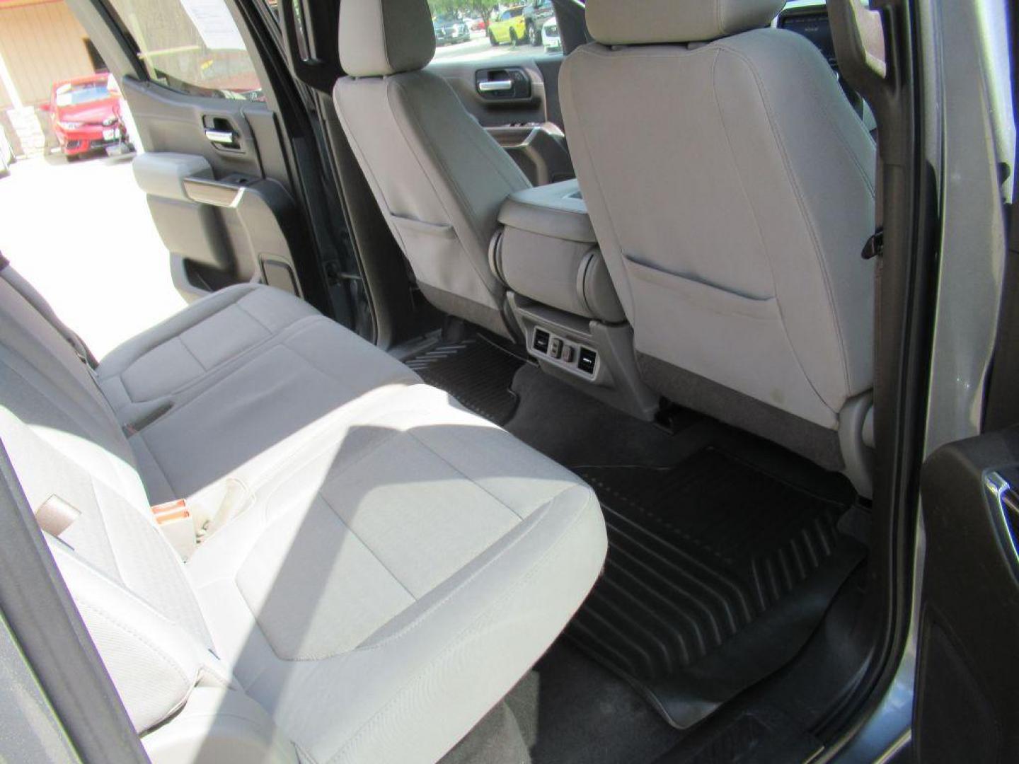2021 GRAY CHEVROLET SILVERADO 1500 RST (3GCUYEET9MG) with an 3.0L engine, Automatic transmission, located at 908 SE 14th Street, Des Moines, IA, 50317, (515) 281-0330, 41.580303, -93.597046 - Photo#14