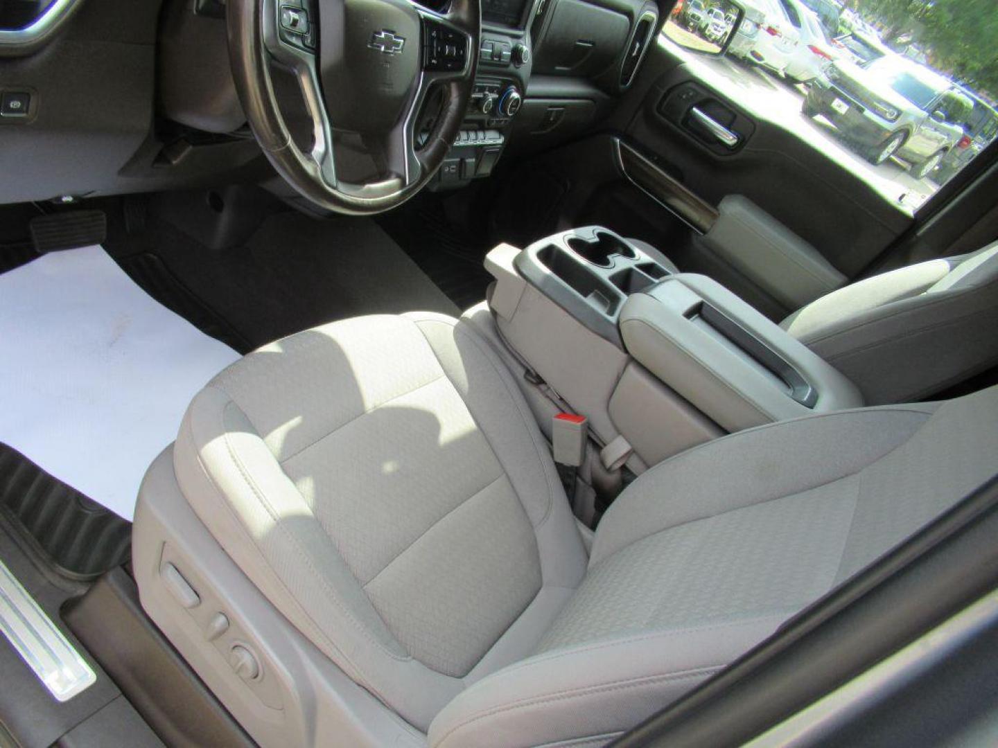 2021 GRAY CHEVROLET SILVERADO 1500 RST (3GCUYEET9MG) with an 3.0L engine, Automatic transmission, located at 908 SE 14th Street, Des Moines, IA, 50317, (515) 281-0330, 41.580303, -93.597046 - Photo#16