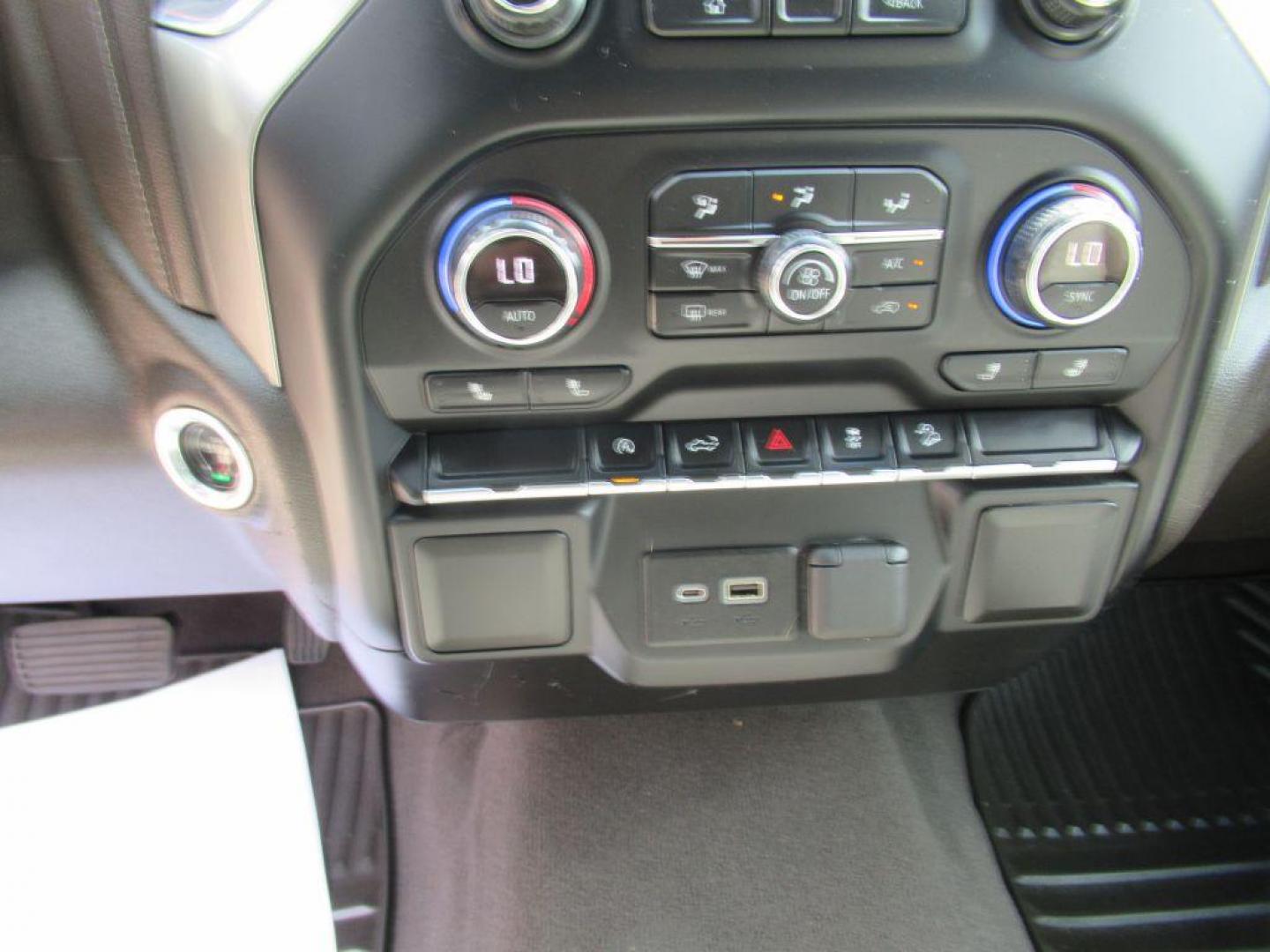 2021 GRAY CHEVROLET SILVERADO 1500 RST (3GCUYEET9MG) with an 3.0L engine, Automatic transmission, located at 908 SE 14th Street, Des Moines, IA, 50317, (515) 281-0330, 41.580303, -93.597046 - Photo#19