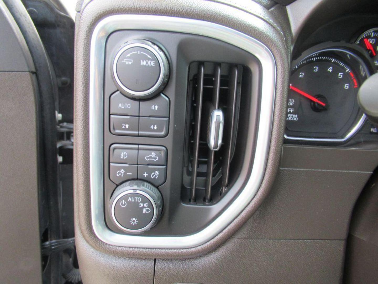2021 GRAY CHEVROLET SILVERADO 1500 RST (3GCUYEET9MG) with an 3.0L engine, Automatic transmission, located at 908 SE 14th Street, Des Moines, IA, 50317, (515) 281-0330, 41.580303, -93.597046 - Photo#23
