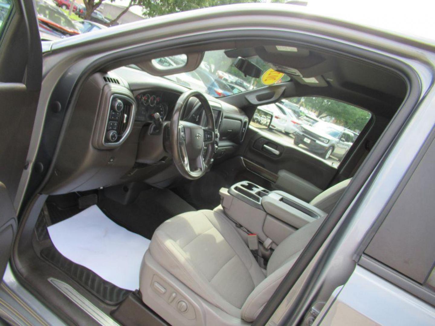2021 GRAY CHEVROLET SILVERADO 1500 RST (3GCUYEET9MG) with an 3.0L engine, Automatic transmission, located at 908 SE 14th Street, Des Moines, IA, 50317, (515) 281-0330, 41.580303, -93.597046 - Photo#25