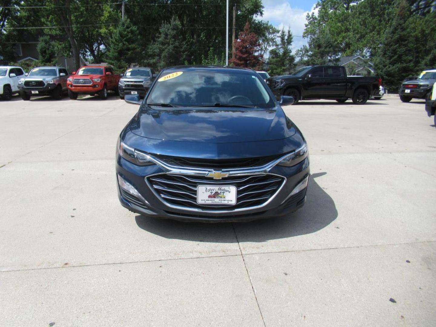 2022 BLUE CHEVROLET MALIBU LT (1G1ZD5ST9NF) with an 1.5L engine, Continuously Variable transmission, located at 908 SE 14th Street, Des Moines, IA, 50317, (515) 281-0330, 41.580303, -93.597046 - Photo#1