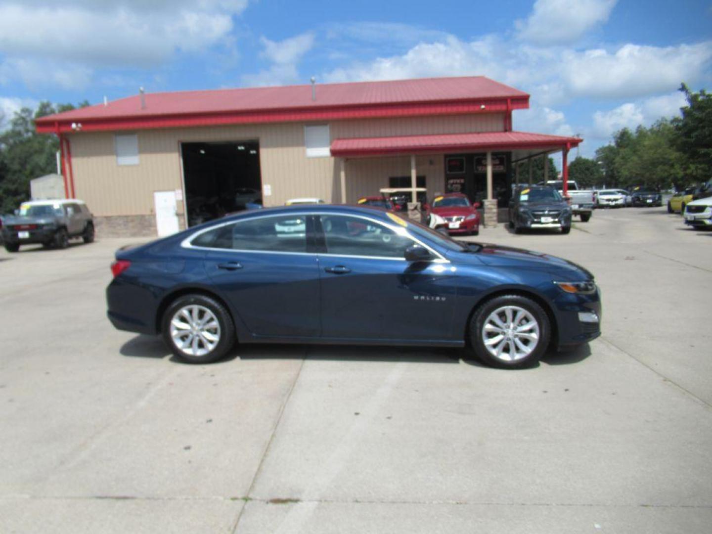 2022 BLUE CHEVROLET MALIBU LT (1G1ZD5ST9NF) with an 1.5L engine, Continuously Variable transmission, located at 908 SE 14th Street, Des Moines, IA, 50317, (515) 281-0330, 41.580303, -93.597046 - Photo#3