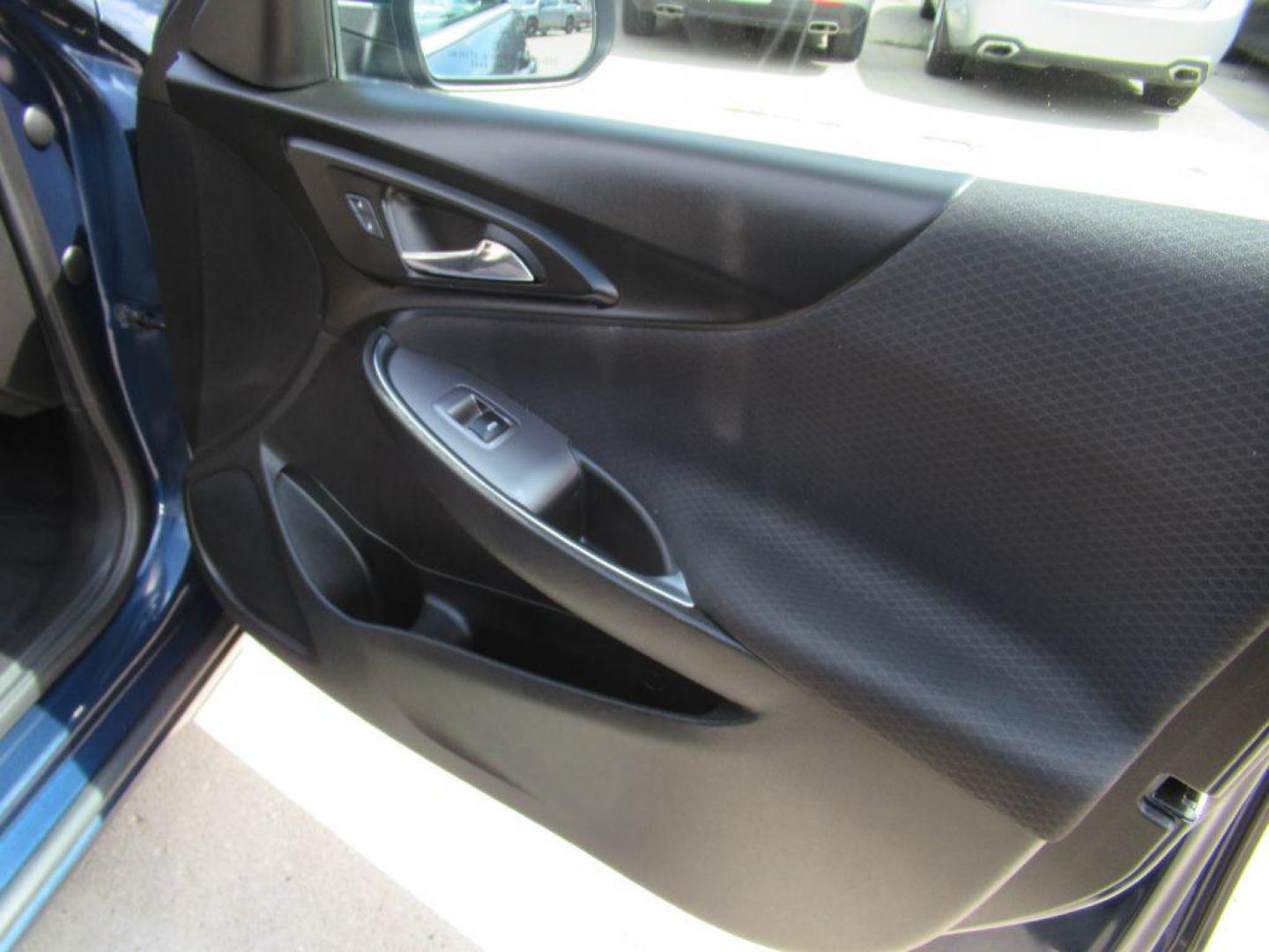 2022 BLUE CHEVROLET MALIBU LT (1G1ZD5ST9NF) with an 1.5L engine, Continuously Variable transmission, located at 908 SE 14th Street, Des Moines, IA, 50317, (515) 281-0330, 41.580303, -93.597046 - Photo#12
