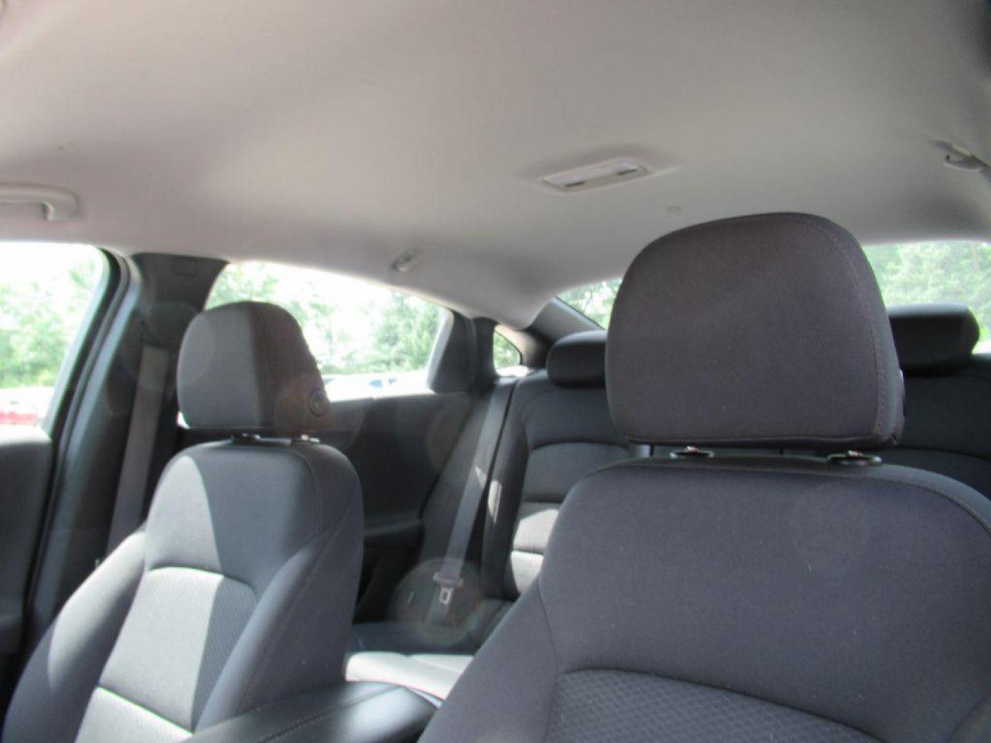 2022 BLUE CHEVROLET MALIBU LT (1G1ZD5ST9NF) with an 1.5L engine, Continuously Variable transmission, located at 908 SE 14th Street, Des Moines, IA, 50317, (515) 281-0330, 41.580303, -93.597046 - Photo#17