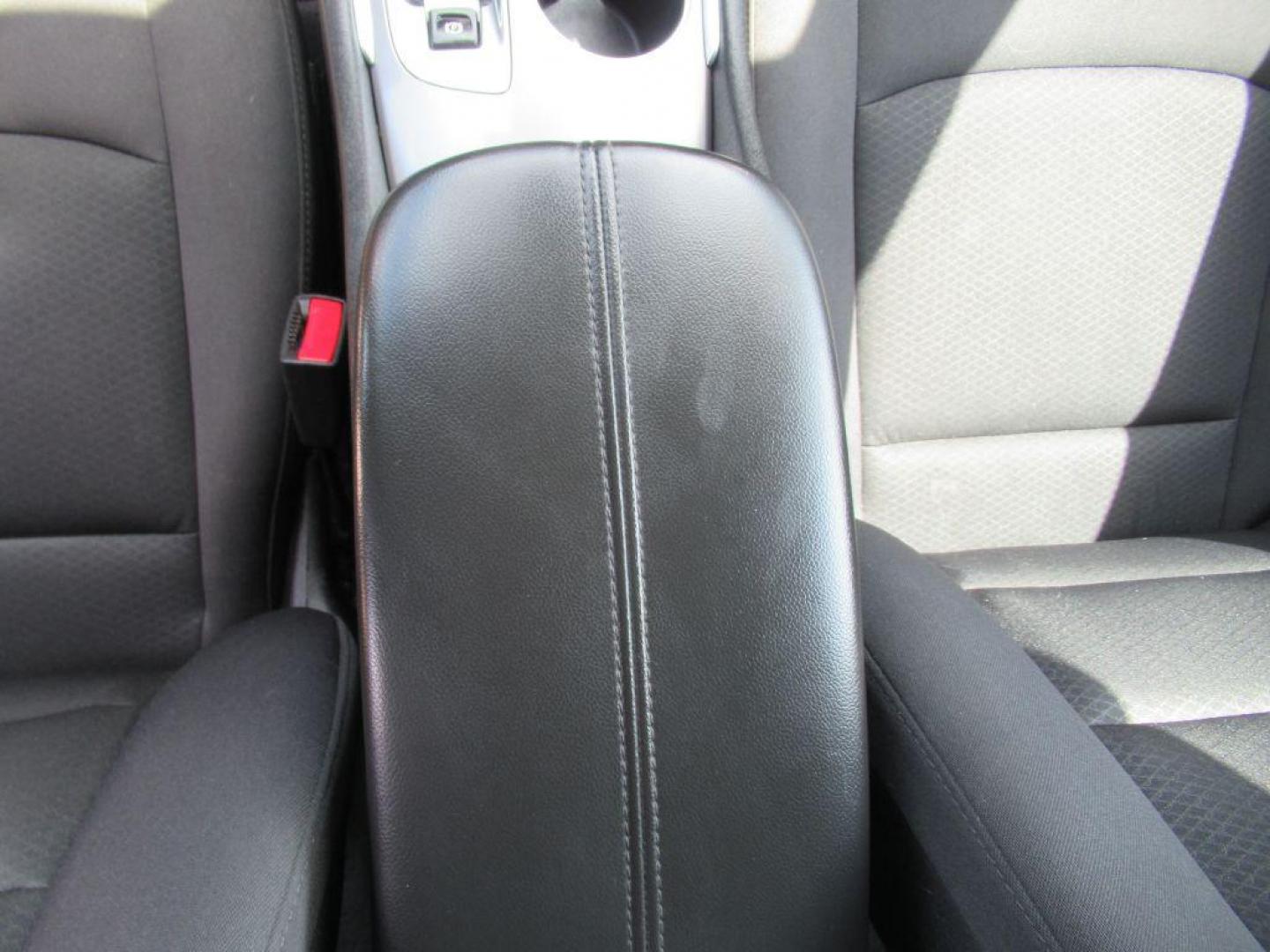 2022 BLUE CHEVROLET MALIBU LT (1G1ZD5ST9NF) with an 1.5L engine, Continuously Variable transmission, located at 908 SE 14th Street, Des Moines, IA, 50317, (515) 281-0330, 41.580303, -93.597046 - Photo#18