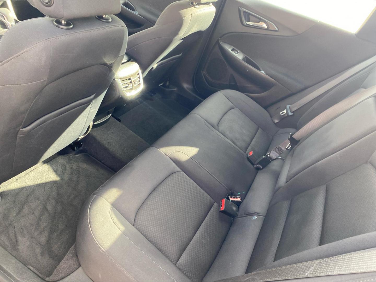 2022 BLUE CHEVROLET MALIBU LT (1G1ZD5ST9NF) with an 1.5L engine, Continuously Variable transmission, located at 908 SE 14th Street, Des Moines, IA, 50317, (515) 281-0330, 41.580303, -93.597046 - Photo#9