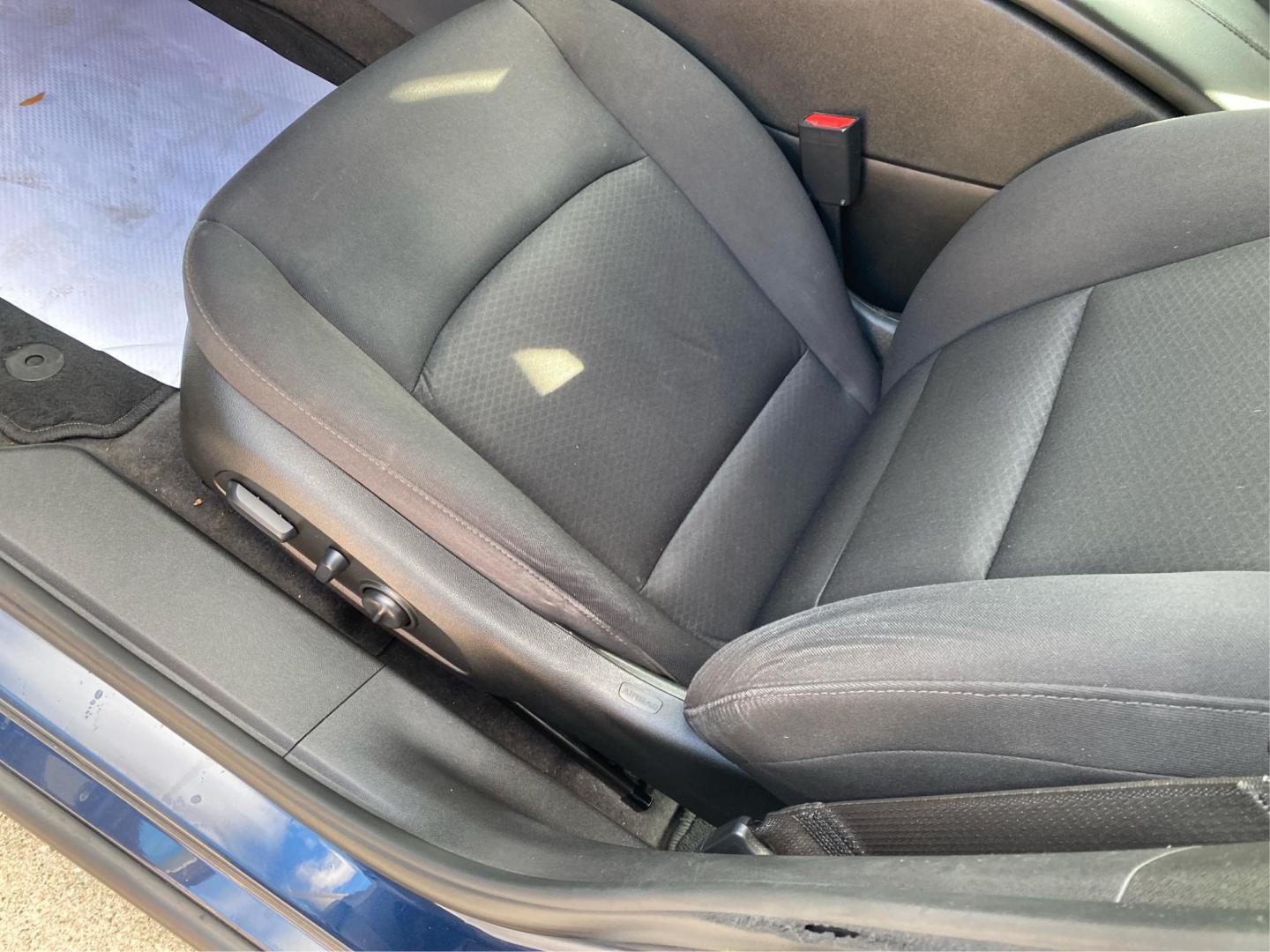 2022 BLUE CHEVROLET MALIBU LT (1G1ZD5ST9NF) with an 1.5L engine, Continuously Variable transmission, located at 908 SE 14th Street, Des Moines, IA, 50317, (515) 281-0330, 41.580303, -93.597046 - Photo#17