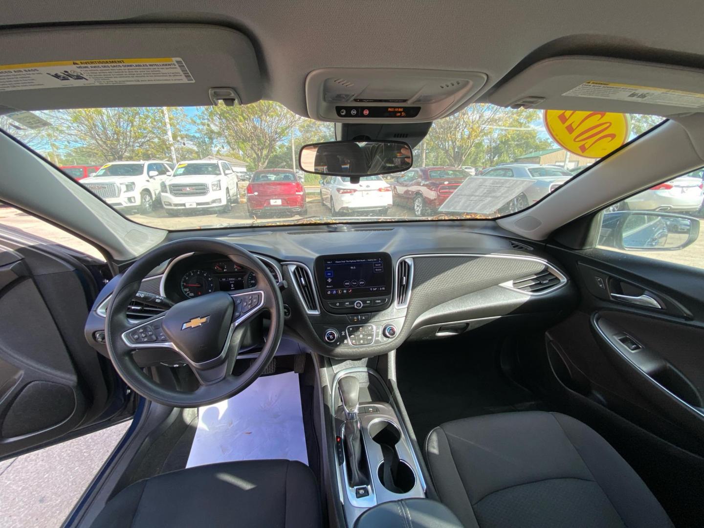 2022 BLUE CHEVROLET MALIBU LT (1G1ZD5ST9NF) with an 1.5L engine, Continuously Variable transmission, located at 908 SE 14th Street, Des Moines, IA, 50317, (515) 281-0330, 41.580303, -93.597046 - Photo#20