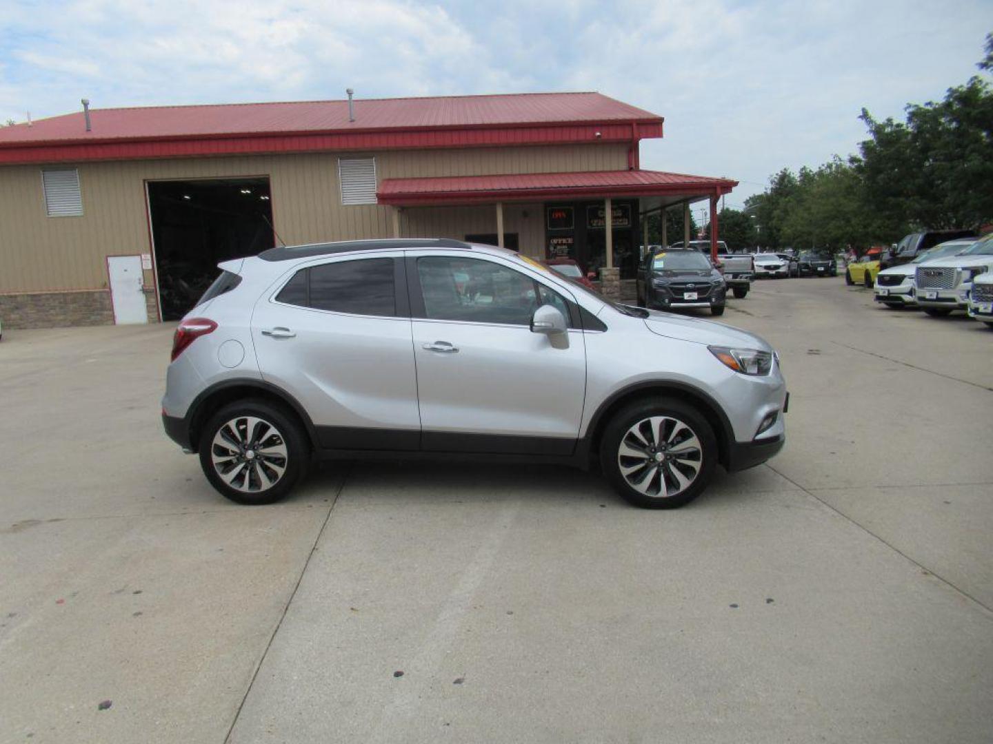 2017 SILVER BUICK ENCORE PREFERRED II (KL4CJFSB1HB) with an 1.4L engine, Automatic transmission, located at 908 SE 14th Street, Des Moines, IA, 50317, (515) 281-0330, 41.580303, -93.597046 - Photo#3