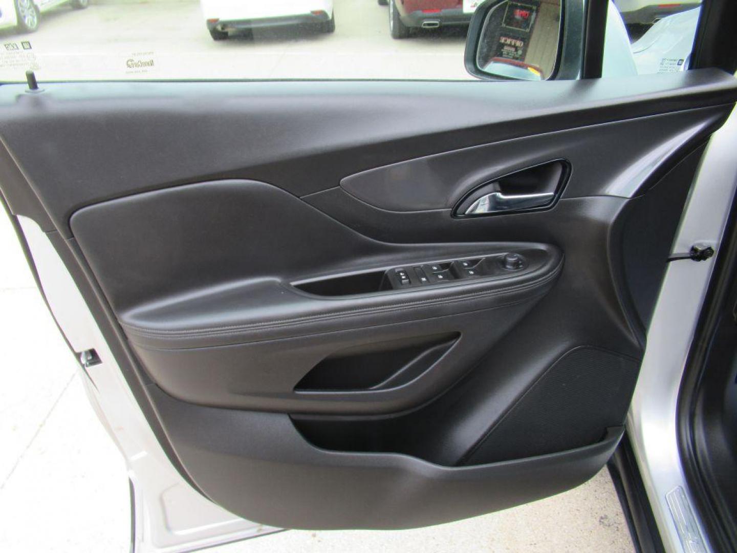 2017 SILVER BUICK ENCORE PREFERRED II (KL4CJFSB1HB) with an 1.4L engine, Automatic transmission, located at 908 SE 14th Street, Des Moines, IA, 50317, (515) 281-0330, 41.580303, -93.597046 - Photo#9