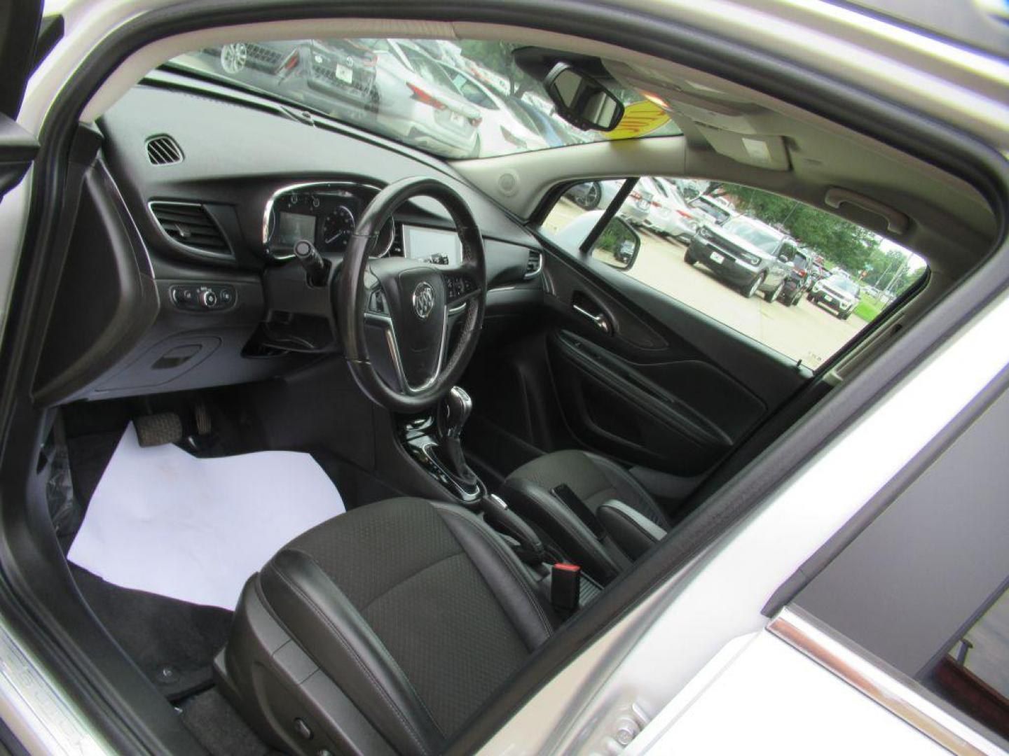 2017 SILVER BUICK ENCORE PREFERRED II (KL4CJFSB1HB) with an 1.4L engine, Automatic transmission, located at 908 SE 14th Street, Des Moines, IA, 50317, (515) 281-0330, 41.580303, -93.597046 - Photo#25