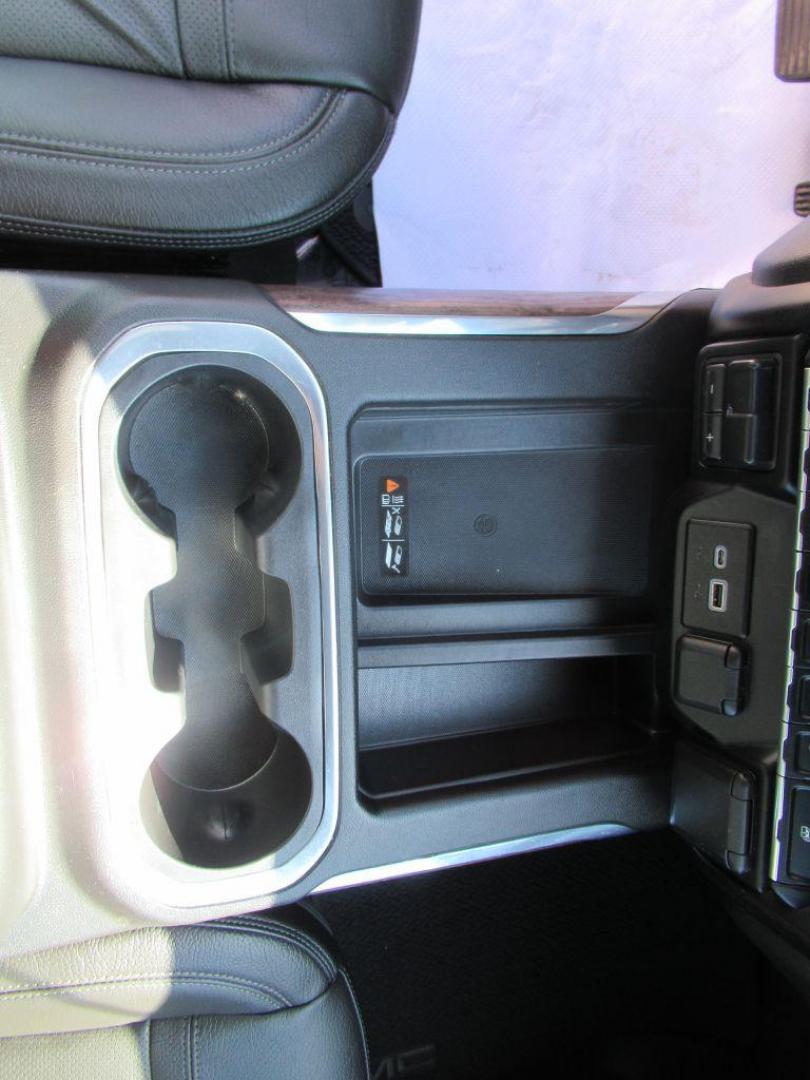 2022 WHITE GMC SIERRA 3500 DENALI (1GT49WEY1NF) with an 6.6L engine, Automatic transmission, located at 908 SE 14th Street, Des Moines, IA, 50317, (515) 281-0330, 41.580303, -93.597046 - Photo#19