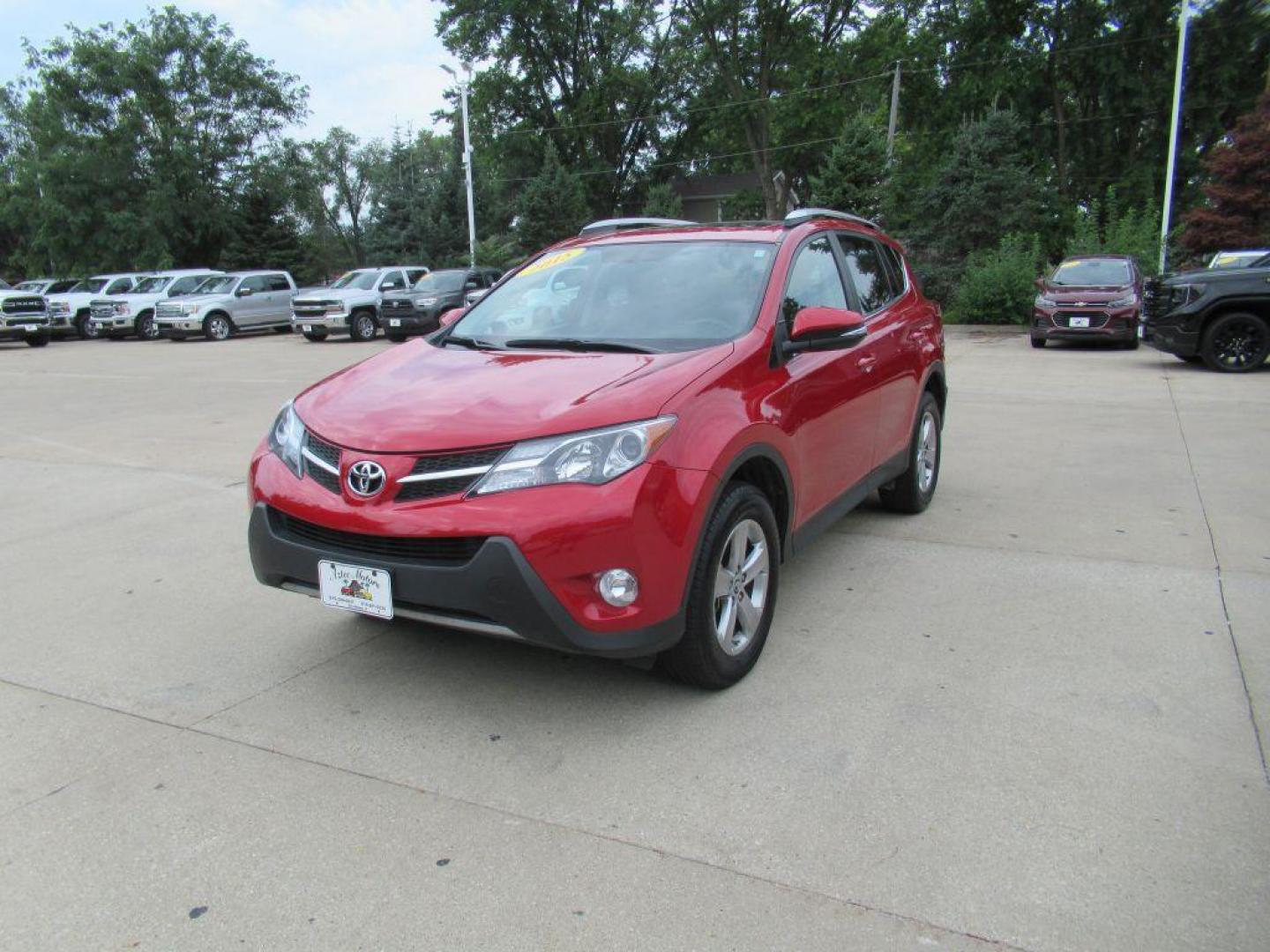 2015 RED TOYOTA RAV4 XLE (2T3RFREV5FW) with an 2.5L engine, Automatic transmission, located at 908 SE 14th Street, Des Moines, IA, 50317, (515) 281-0330, 41.580303, -93.597046 - Photo#0
