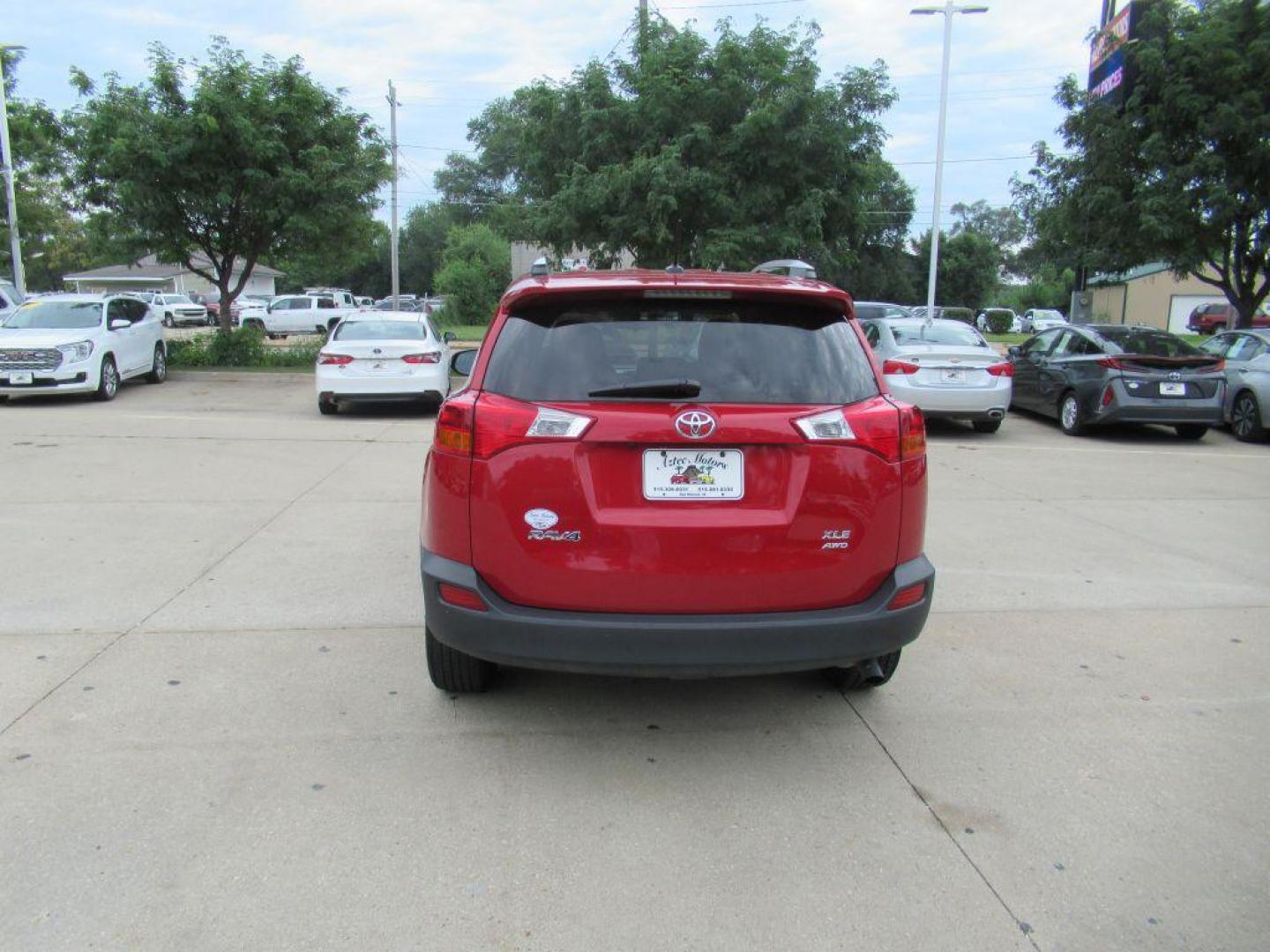 2015 RED TOYOTA RAV4 XLE (2T3RFREV5FW) with an 2.5L engine, Automatic transmission, located at 908 SE 14th Street, Des Moines, IA, 50317, (515) 281-0330, 41.580303, -93.597046 - Photo#5