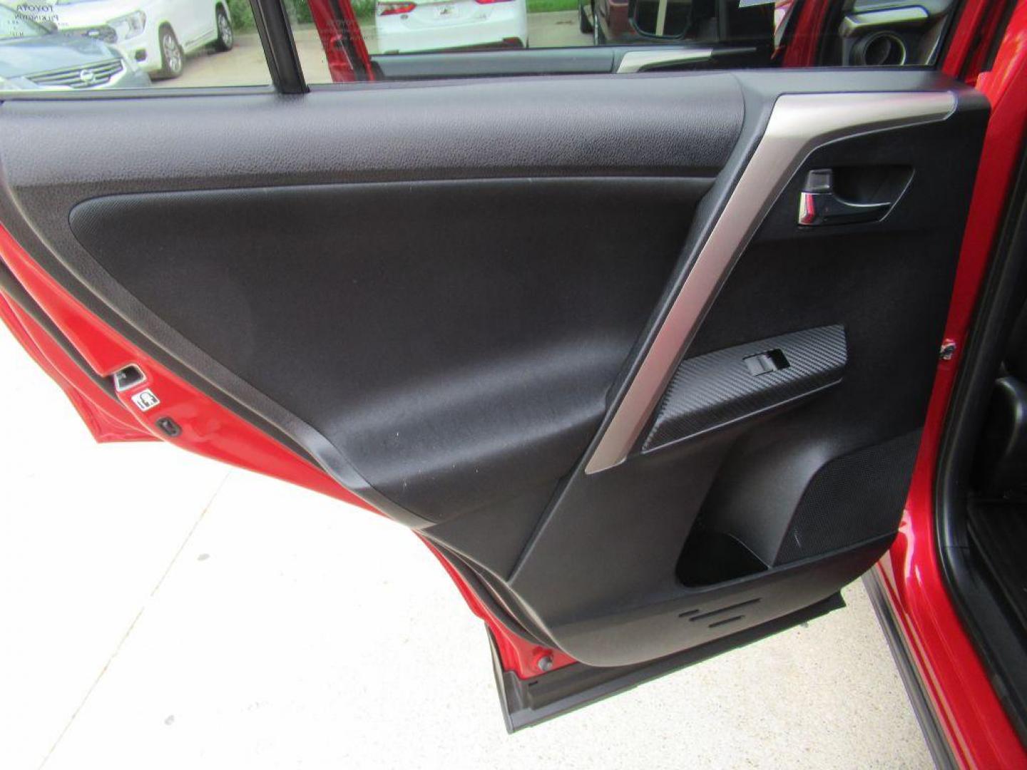 2015 RED TOYOTA RAV4 XLE (2T3RFREV5FW) with an 2.5L engine, Automatic transmission, located at 908 SE 14th Street, Des Moines, IA, 50317, (515) 281-0330, 41.580303, -93.597046 - Photo#10