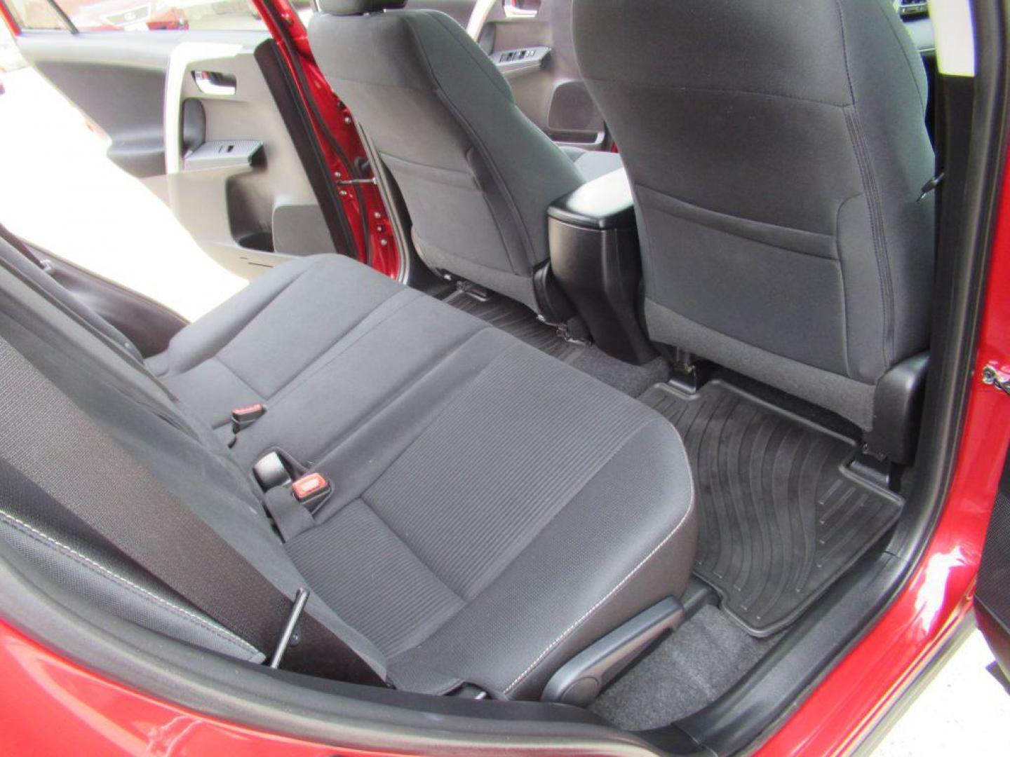 2015 RED TOYOTA RAV4 XLE (2T3RFREV5FW) with an 2.5L engine, Automatic transmission, located at 908 SE 14th Street, Des Moines, IA, 50317, (515) 281-0330, 41.580303, -93.597046 - Photo#14