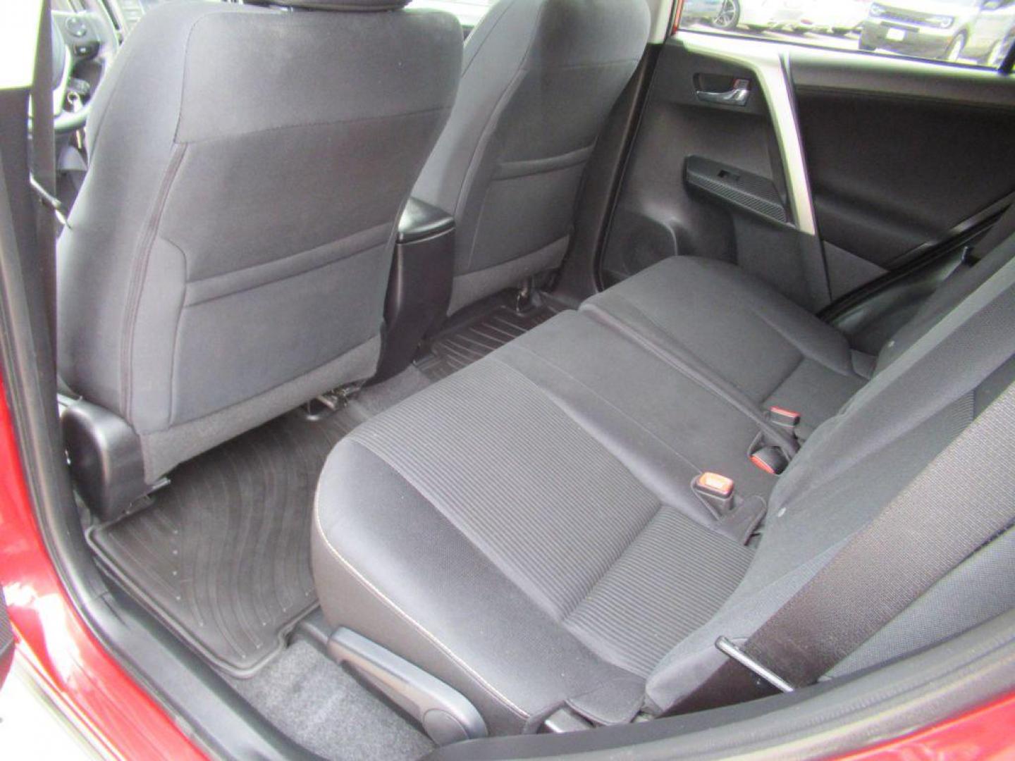 2015 RED TOYOTA RAV4 XLE (2T3RFREV5FW) with an 2.5L engine, Automatic transmission, located at 908 SE 14th Street, Des Moines, IA, 50317, (515) 281-0330, 41.580303, -93.597046 - Photo#15