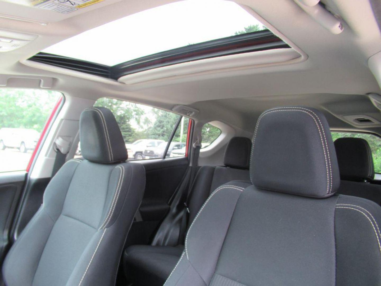 2015 RED TOYOTA RAV4 XLE (2T3RFREV5FW) with an 2.5L engine, Automatic transmission, located at 908 SE 14th Street, Des Moines, IA, 50317, (515) 281-0330, 41.580303, -93.597046 - Photo#17