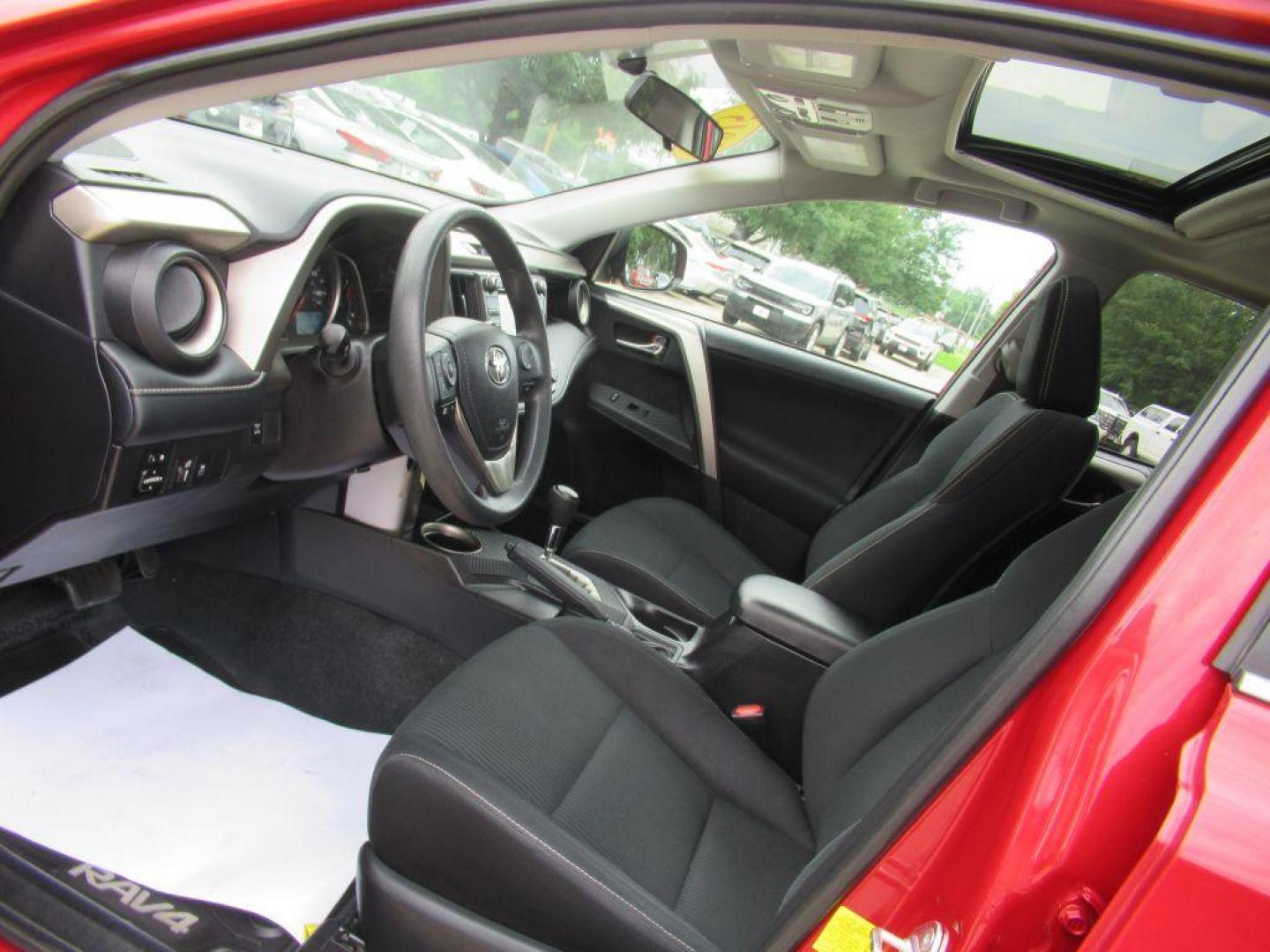 2015 RED TOYOTA RAV4 XLE (2T3RFREV5FW) with an 2.5L engine, Automatic transmission, located at 908 SE 14th Street, Des Moines, IA, 50317, (515) 281-0330, 41.580303, -93.597046 - Photo#26