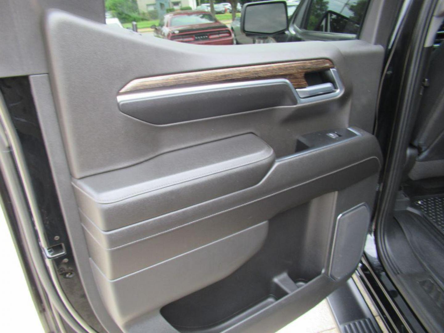 2022 BLACK GMC SIERRA 1500 ELEVATION (3GTUUCET8NG) with an 3.0L engine, Automatic transmission, located at 908 SE 14th Street, Des Moines, IA, 50317, (515) 281-0330, 41.580303, -93.597046 - Photo#10