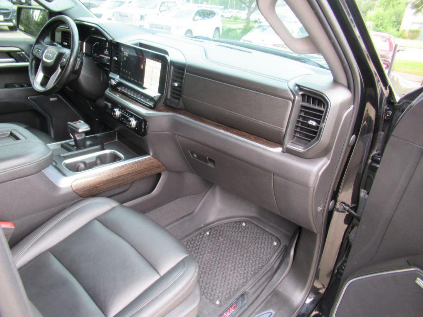 2022 BLACK GMC SIERRA 1500 ELEVATION (3GTUUCET8NG) with an 3.0L engine, Automatic transmission, located at 908 SE 14th Street, Des Moines, IA, 50317, (515) 281-0330, 41.580303, -93.597046 - Photo#13