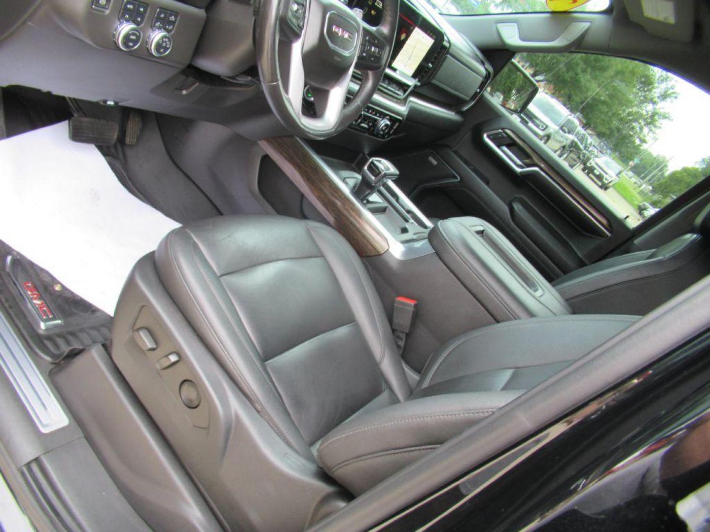 2022 BLACK GMC SIERRA 1500 ELEVATION (3GTUUCET8NG) with an 3.0L engine, Automatic transmission, located at 908 SE 14th Street, Des Moines, IA, 50317, (515) 281-0330, 41.580303, -93.597046 - Photo#16
