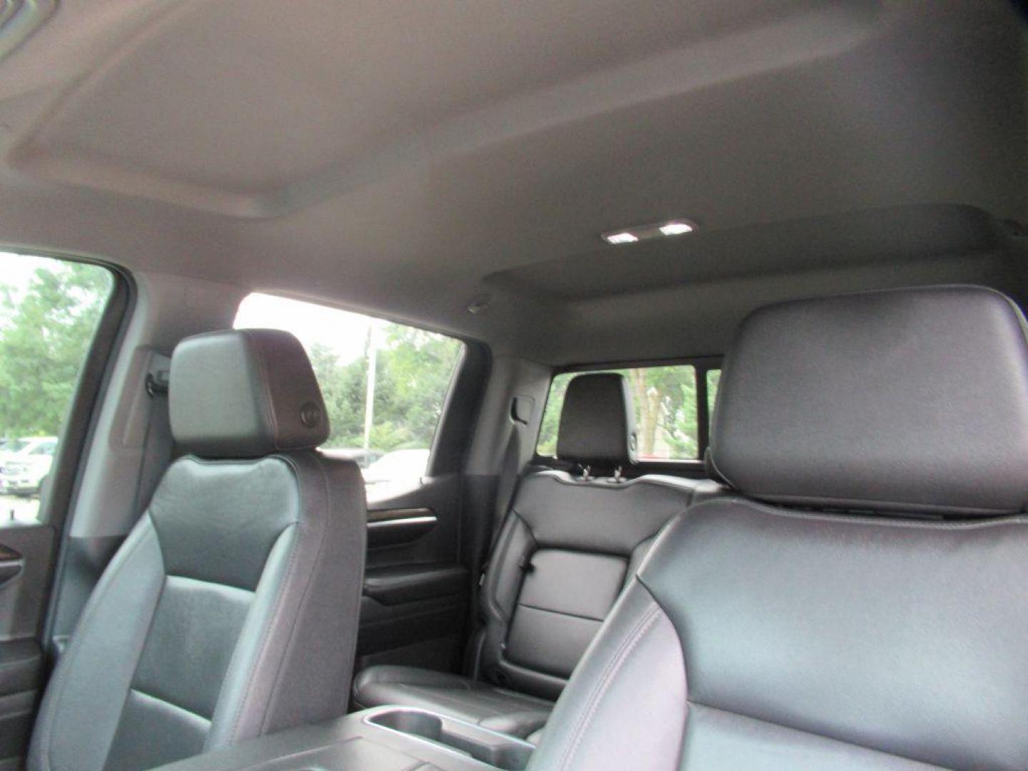 2022 BLACK GMC SIERRA 1500 ELEVATION (3GTUUCET8NG) with an 3.0L engine, Automatic transmission, located at 908 SE 14th Street, Des Moines, IA, 50317, (515) 281-0330, 41.580303, -93.597046 - Photo#17
