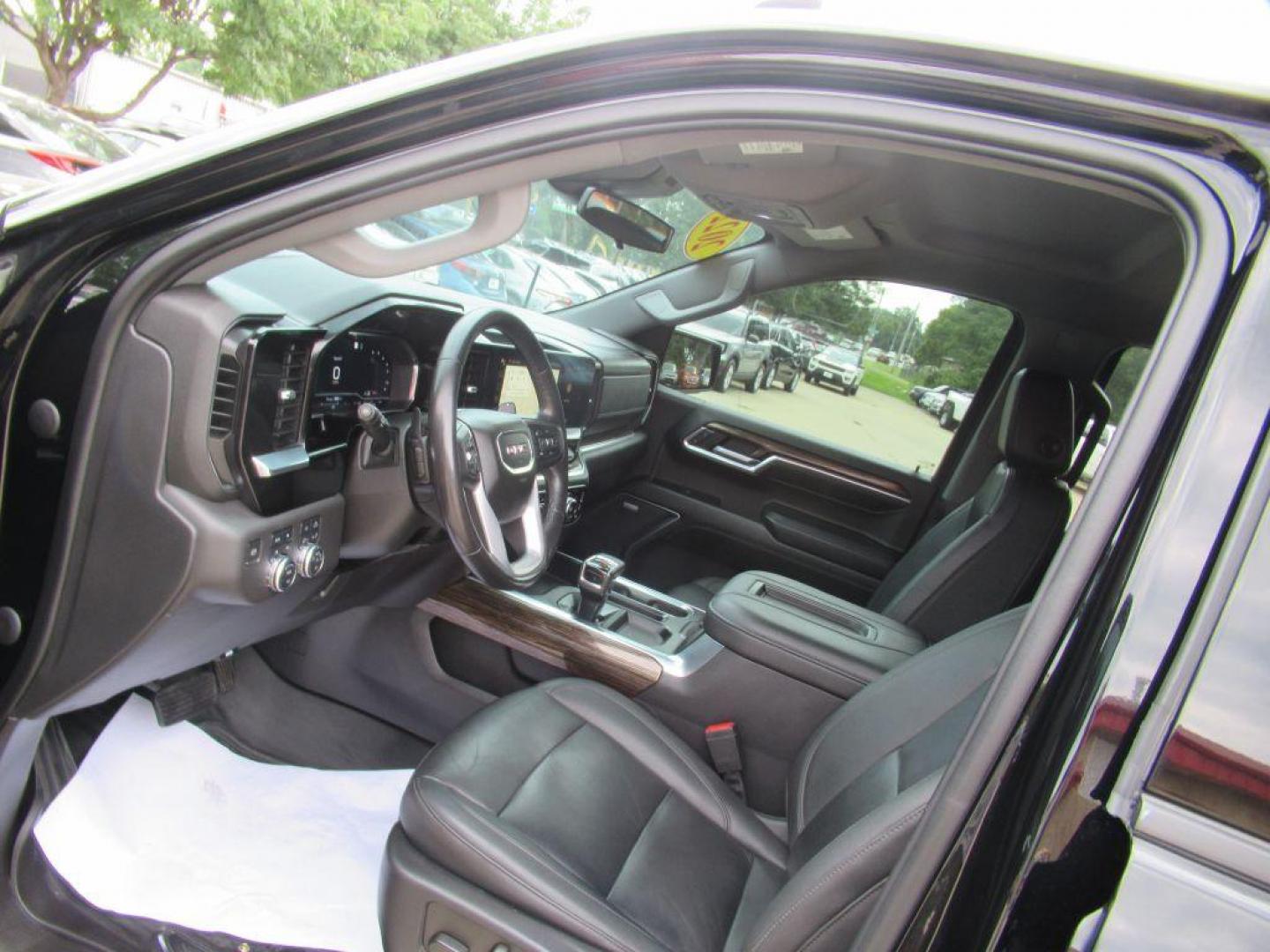 2022 BLACK GMC SIERRA 1500 ELEVATION (3GTUUCET8NG) with an 3.0L engine, Automatic transmission, located at 908 SE 14th Street, Des Moines, IA, 50317, (515) 281-0330, 41.580303, -93.597046 - Photo#26