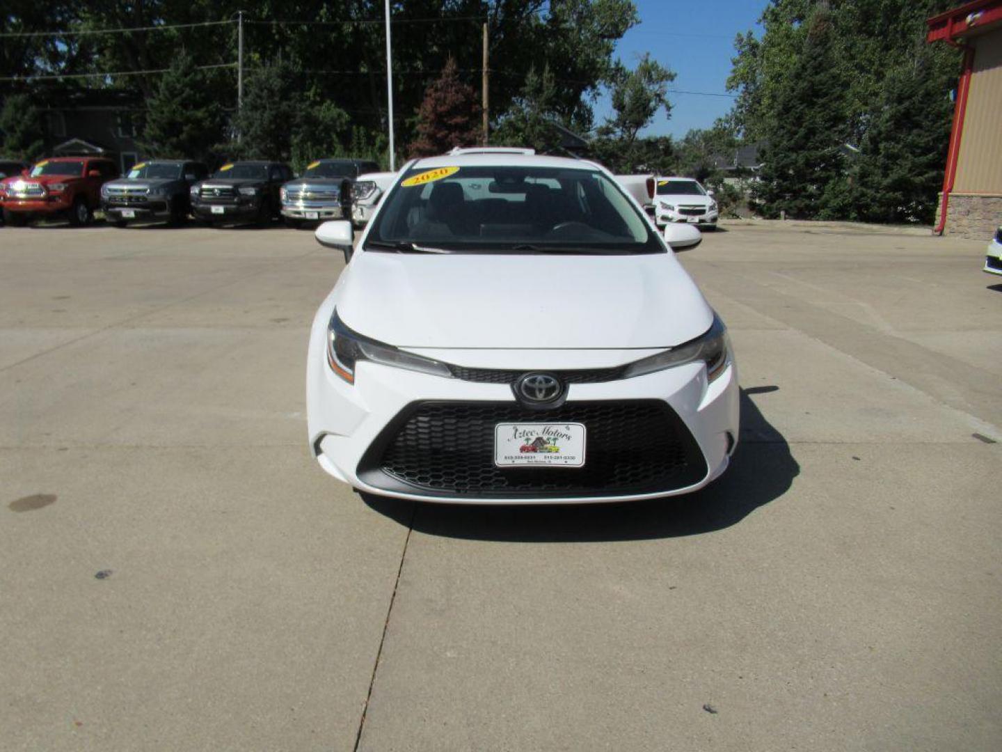 2020 WHITE TOYOTA COROLLA LE (5YFEPRAE8LP) with an 1.8L engine, Continuously Variable transmission, located at 908 SE 14th Street, Des Moines, IA, 50317, (515) 281-0330, 41.580303, -93.597046 - Photo#1