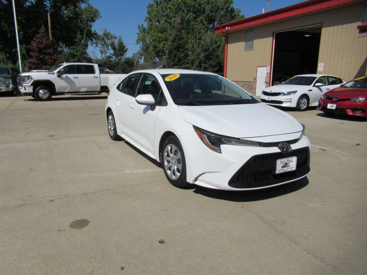 2020 WHITE TOYOTA COROLLA LE (5YFEPRAE8LP) with an 1.8L engine, Continuously Variable transmission, located at 908 SE 14th Street, Des Moines, IA, 50317, (515) 281-0330, 41.580303, -93.597046 - Photo#2