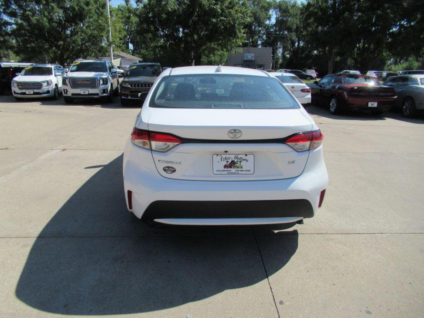 2020 WHITE TOYOTA COROLLA LE (5YFEPRAE8LP) with an 1.8L engine, Continuously Variable transmission, located at 908 SE 14th Street, Des Moines, IA, 50317, (515) 281-0330, 41.580303, -93.597046 - Photo#5