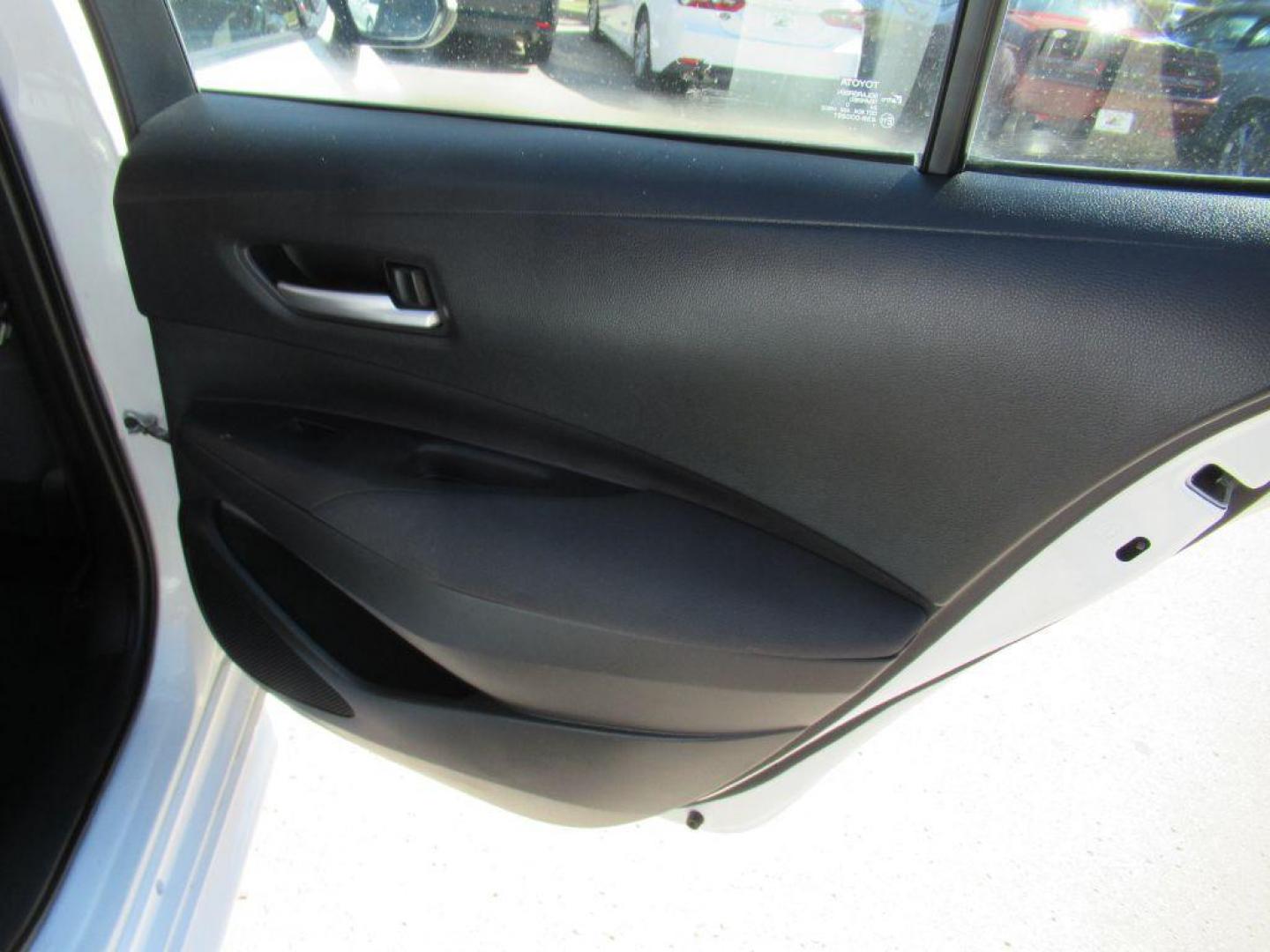 2020 WHITE TOYOTA COROLLA LE (5YFEPRAE8LP) with an 1.8L engine, Continuously Variable transmission, located at 908 SE 14th Street, Des Moines, IA, 50317, (515) 281-0330, 41.580303, -93.597046 - Photo#11