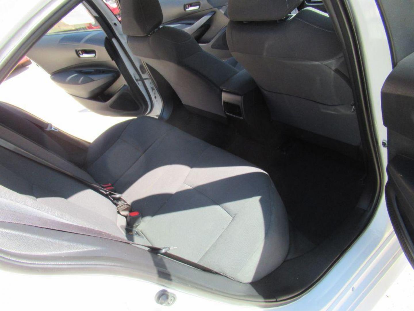 2020 WHITE TOYOTA COROLLA LE (5YFEPRAE8LP) with an 1.8L engine, Continuously Variable transmission, located at 908 SE 14th Street, Des Moines, IA, 50317, (515) 281-0330, 41.580303, -93.597046 - Photo#14
