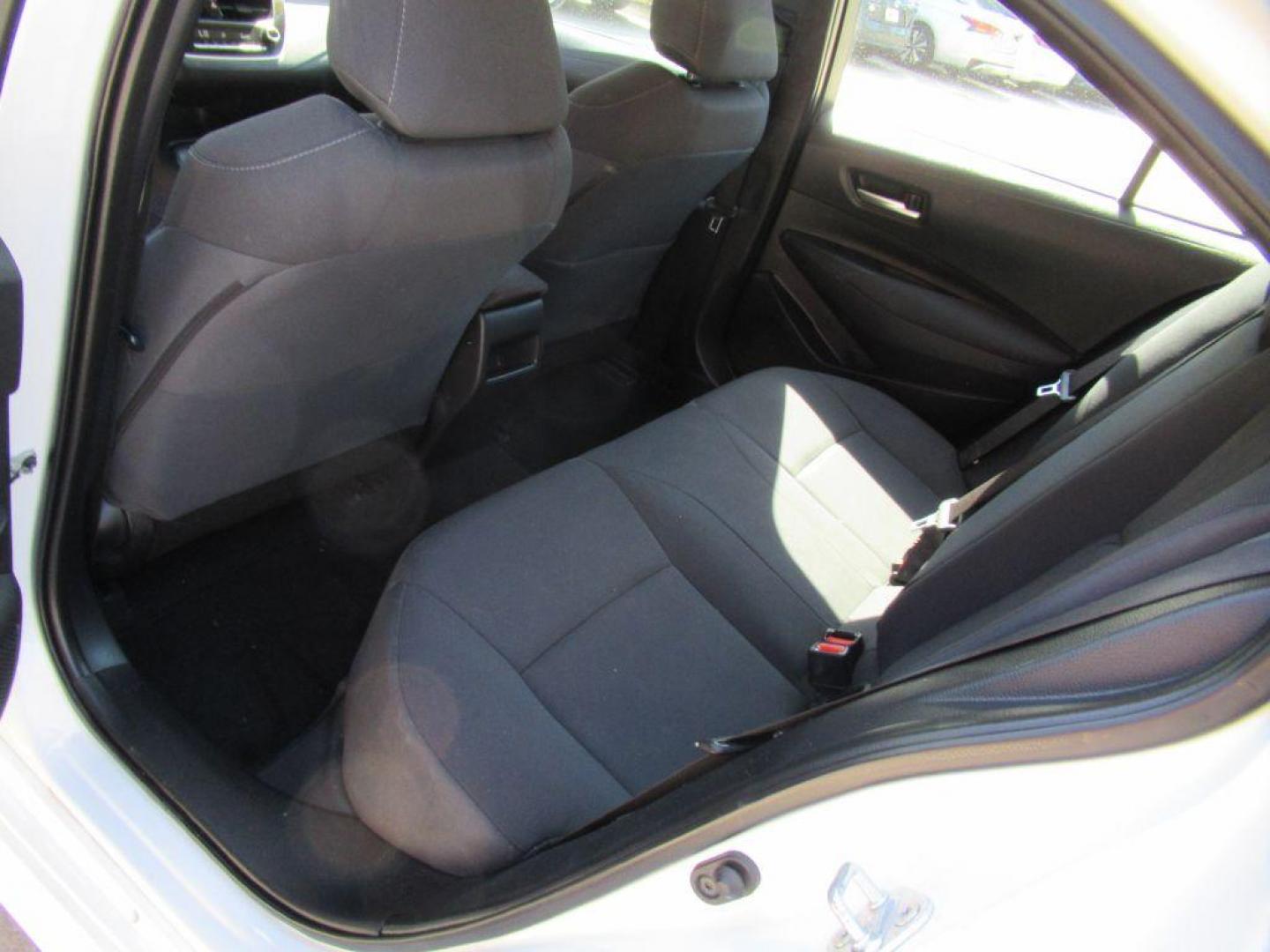 2020 WHITE TOYOTA COROLLA LE (5YFEPRAE8LP) with an 1.8L engine, Continuously Variable transmission, located at 908 SE 14th Street, Des Moines, IA, 50317, (515) 281-0330, 41.580303, -93.597046 - Photo#15