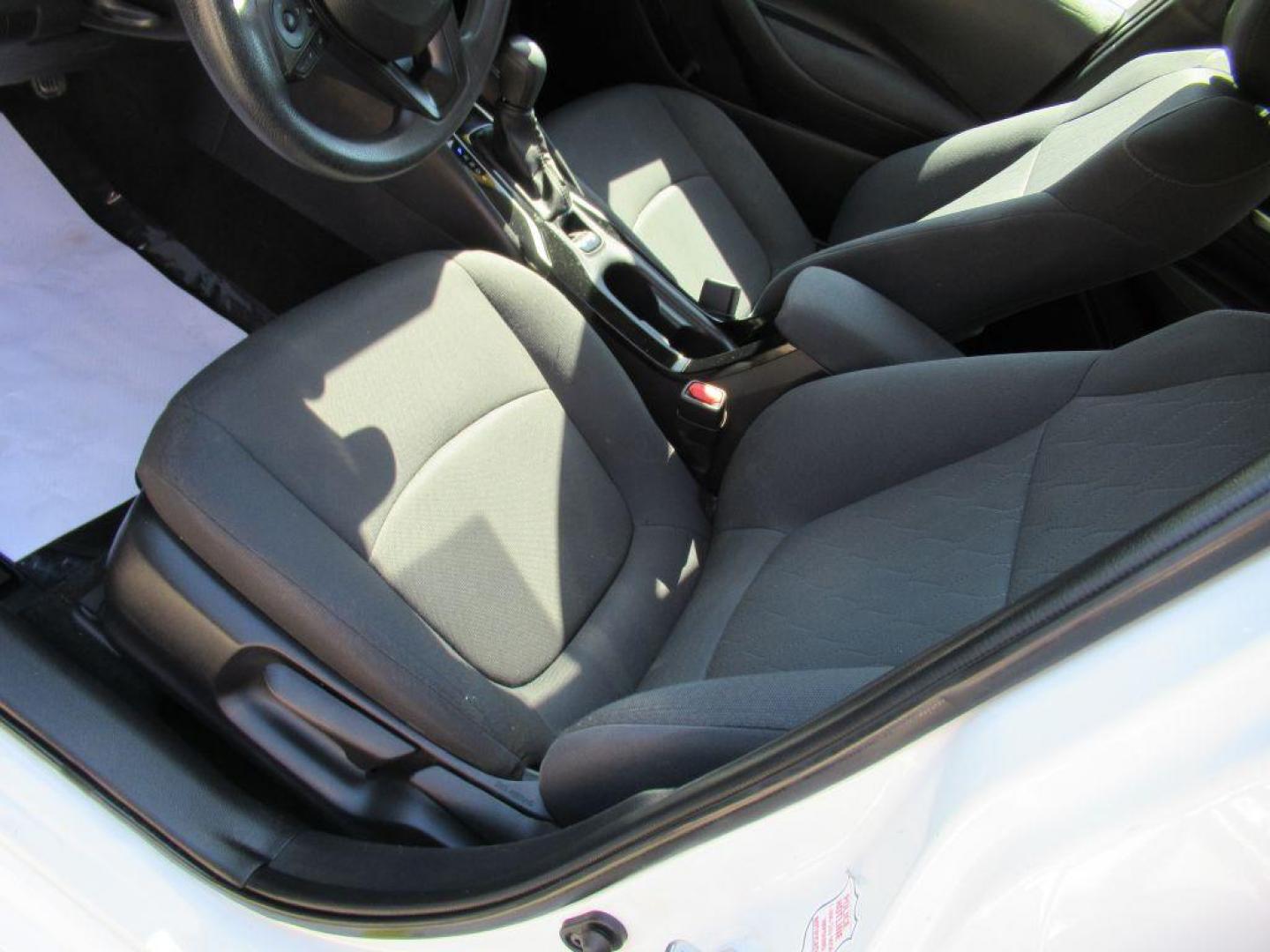 2020 WHITE TOYOTA COROLLA LE (5YFEPRAE8LP) with an 1.8L engine, Continuously Variable transmission, located at 908 SE 14th Street, Des Moines, IA, 50317, (515) 281-0330, 41.580303, -93.597046 - Photo#16