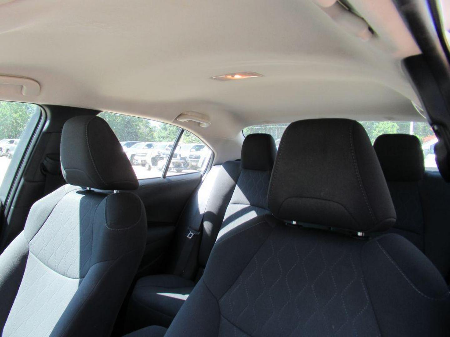 2020 WHITE TOYOTA COROLLA LE (5YFEPRAE8LP) with an 1.8L engine, Continuously Variable transmission, located at 908 SE 14th Street, Des Moines, IA, 50317, (515) 281-0330, 41.580303, -93.597046 - Photo#17