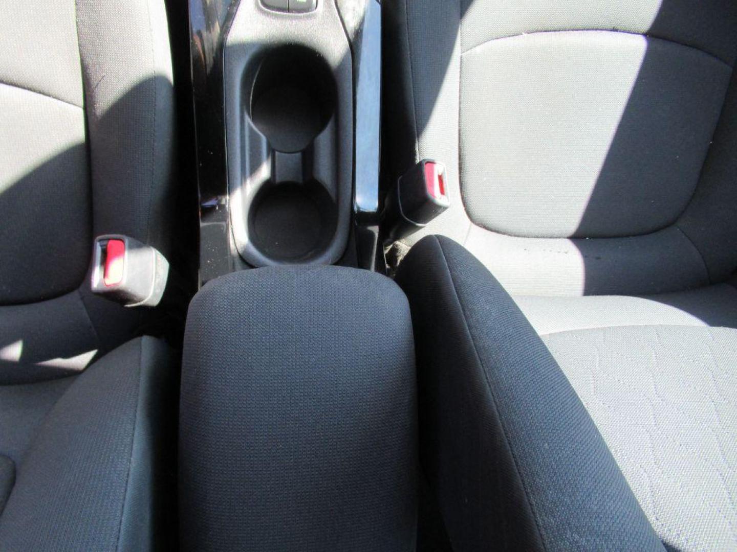 2020 WHITE TOYOTA COROLLA LE (5YFEPRAE8LP) with an 1.8L engine, Continuously Variable transmission, located at 908 SE 14th Street, Des Moines, IA, 50317, (515) 281-0330, 41.580303, -93.597046 - Photo#18