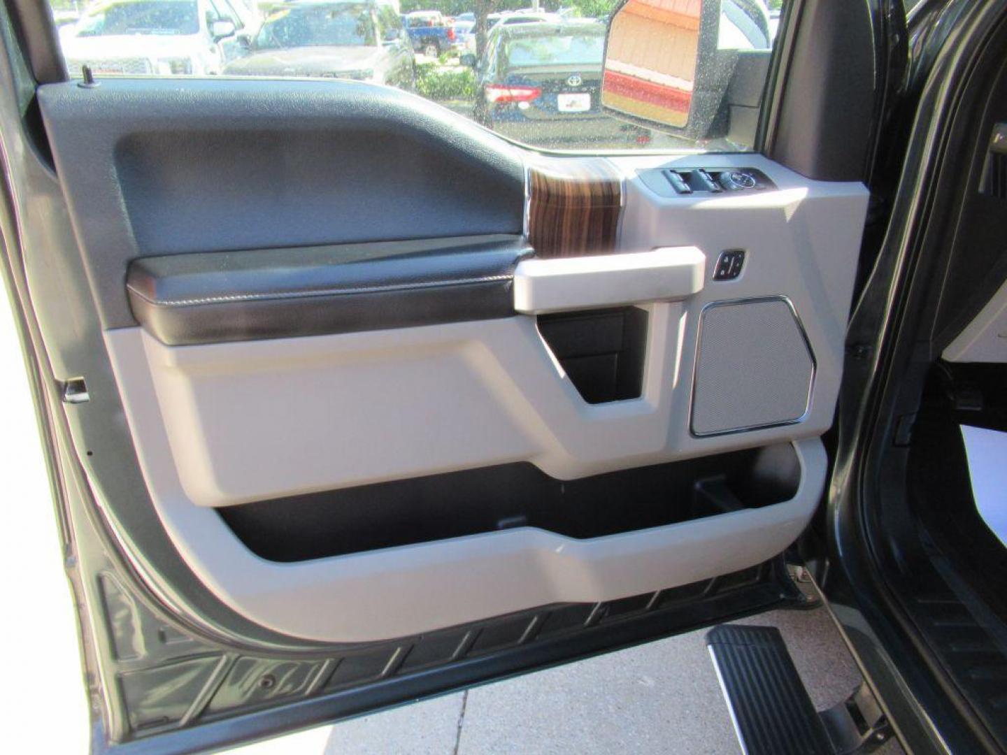 2015 BLUE FORD F150 SUPERCREW (1FTEW1EG6FF) with an 3.5L engine, Automatic transmission, located at 908 SE 14th Street, Des Moines, IA, 50317, (515) 281-0330, 41.580303, -93.597046 - Photo#9