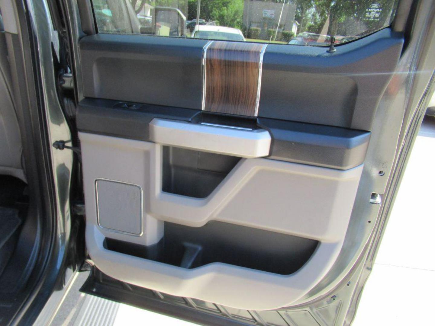 2015 BLUE FORD F150 SUPERCREW (1FTEW1EG6FF) with an 3.5L engine, Automatic transmission, located at 908 SE 14th Street, Des Moines, IA, 50317, (515) 281-0330, 41.580303, -93.597046 - Photo#11