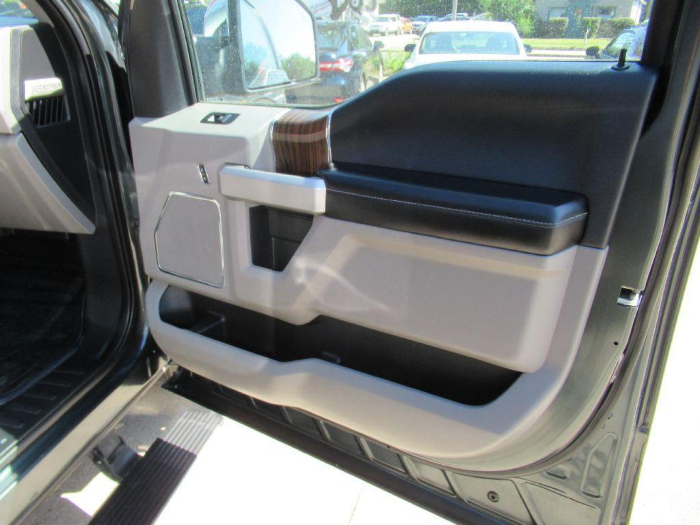 2015 BLUE FORD F150 SUPERCREW (1FTEW1EG6FF) with an 3.5L engine, Automatic transmission, located at 908 SE 14th Street, Des Moines, IA, 50317, (515) 281-0330, 41.580303, -93.597046 - Photo#12