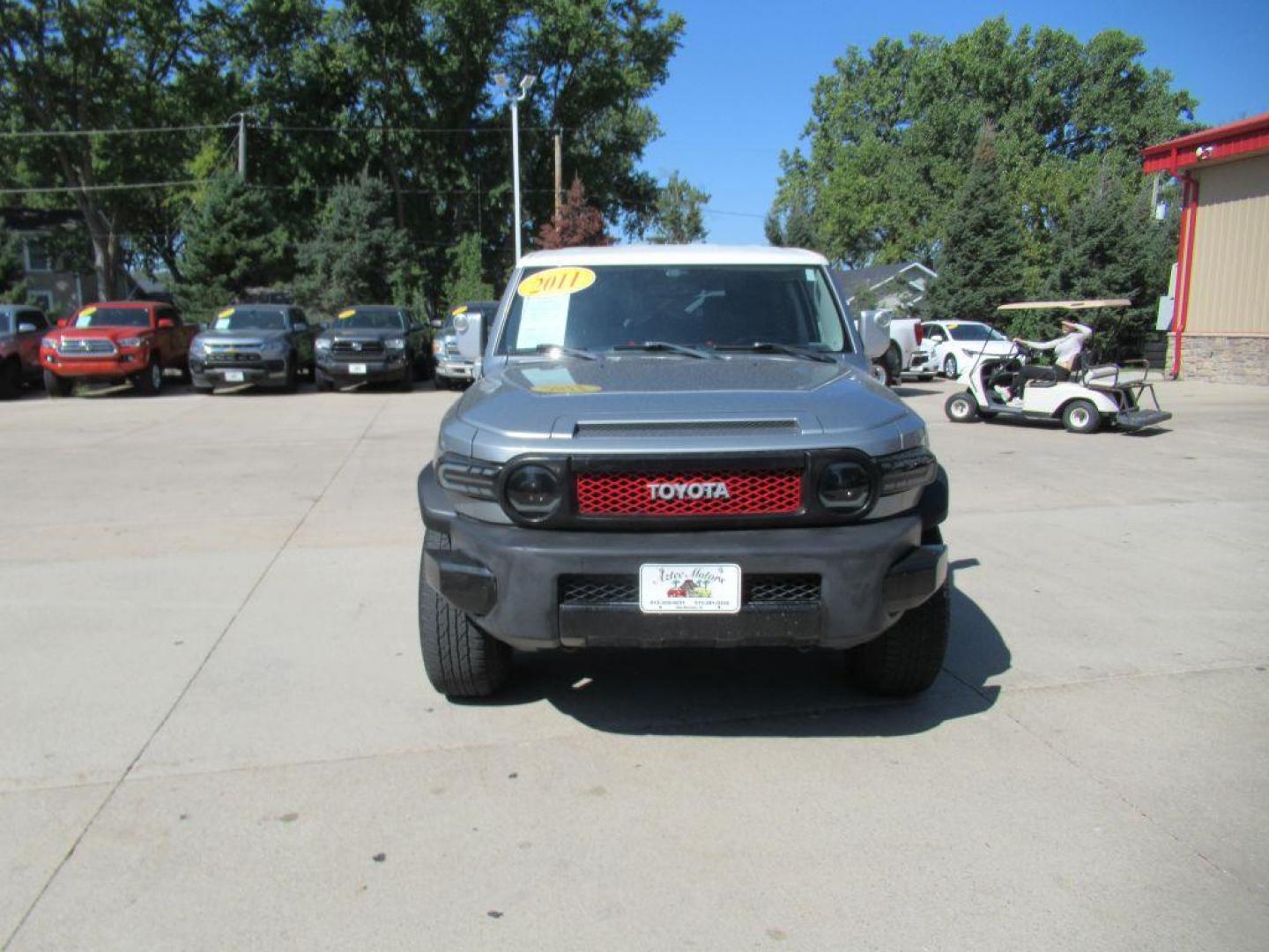 2011 SILVER TOYOTA FJ CRUISER (JTEBU4BF3BK) with an 4.0L engine, Automatic transmission, located at 908 SE 14th Street, Des Moines, IA, 50317, (515) 281-0330, 41.580303, -93.597046 - Photo#1